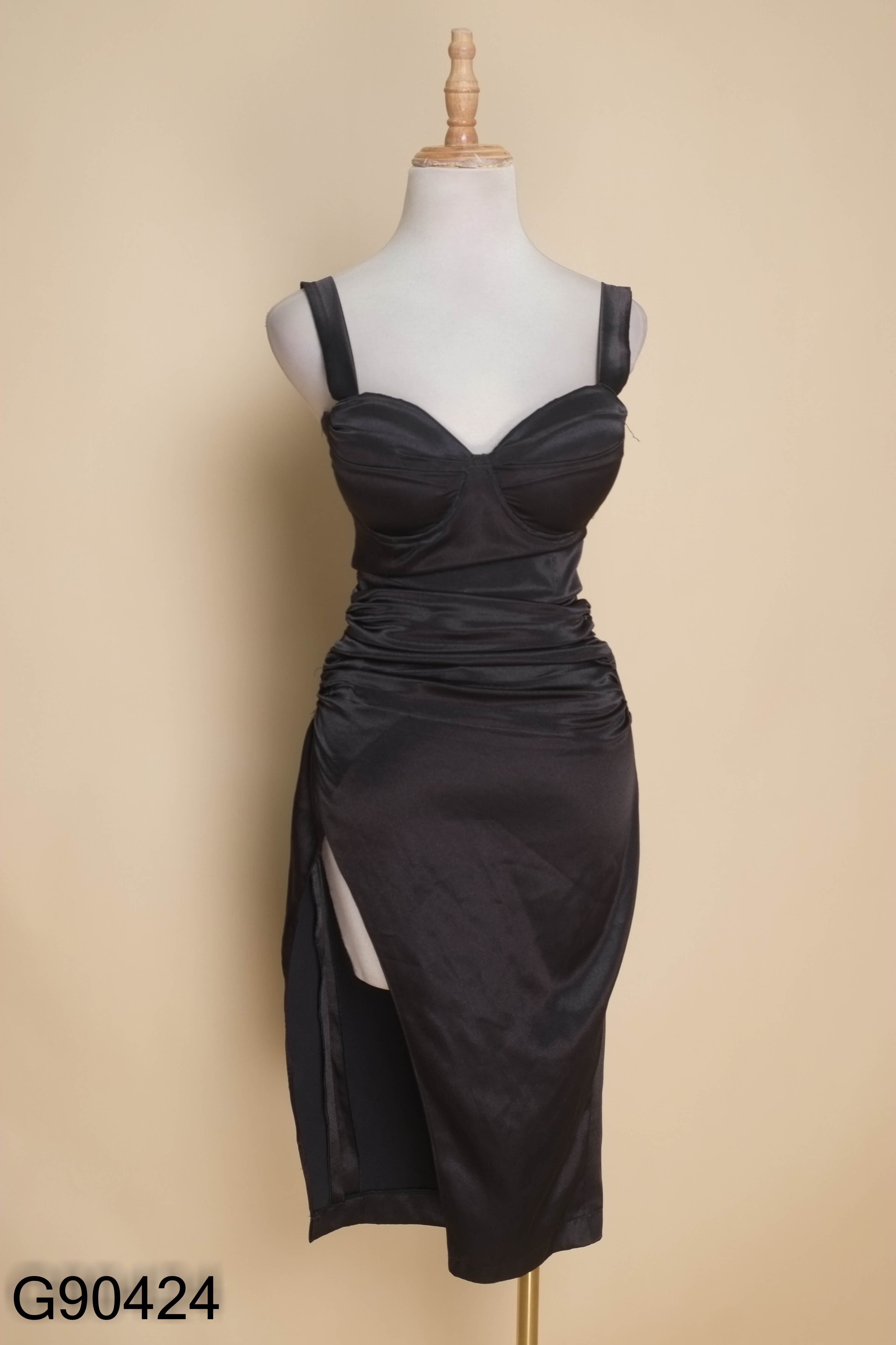 Váy lụa đen body nhún