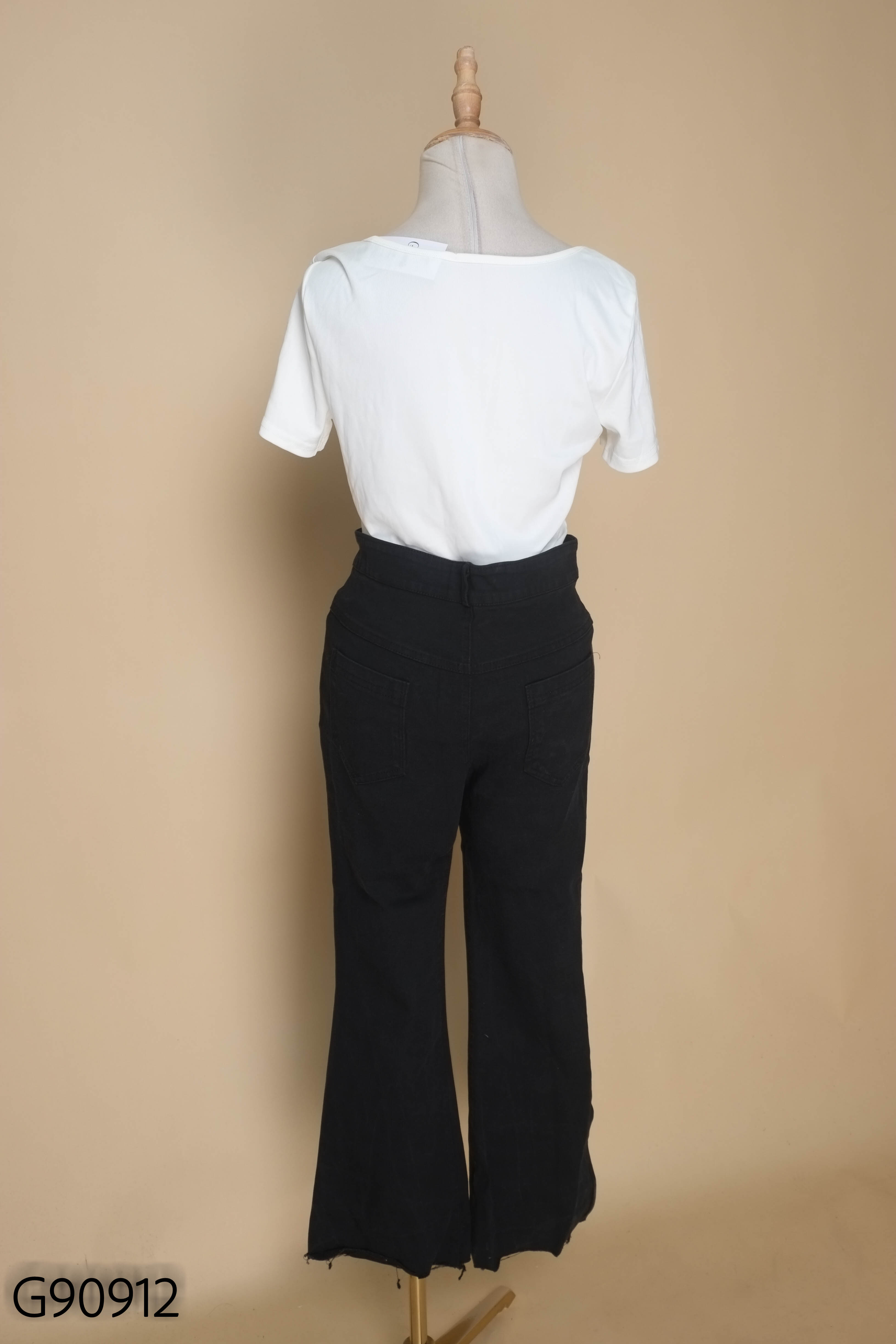 Set Áo bodysuits trắng + quần jeans đen
