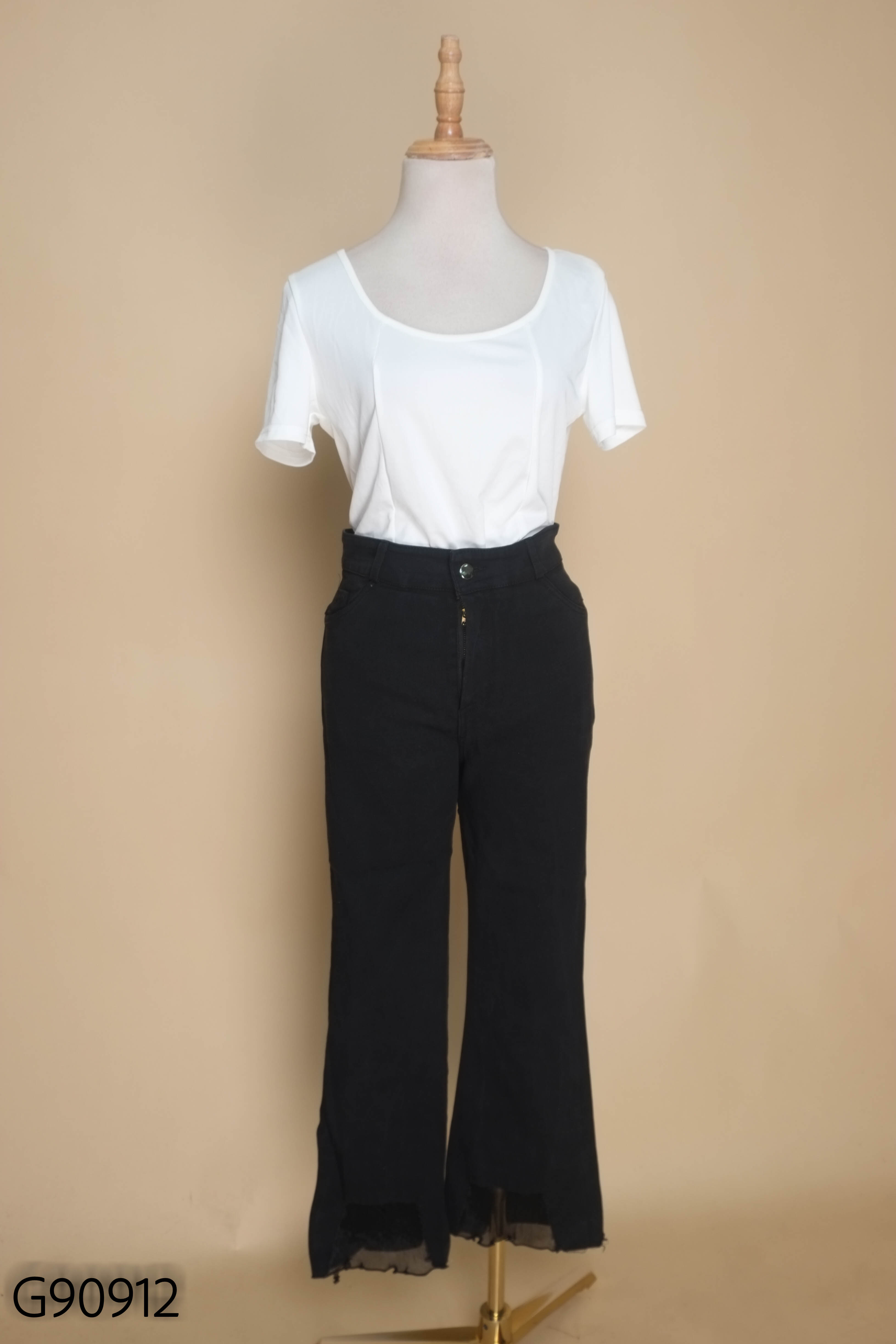 Set Áo bodysuits trắng + quần jeans đen