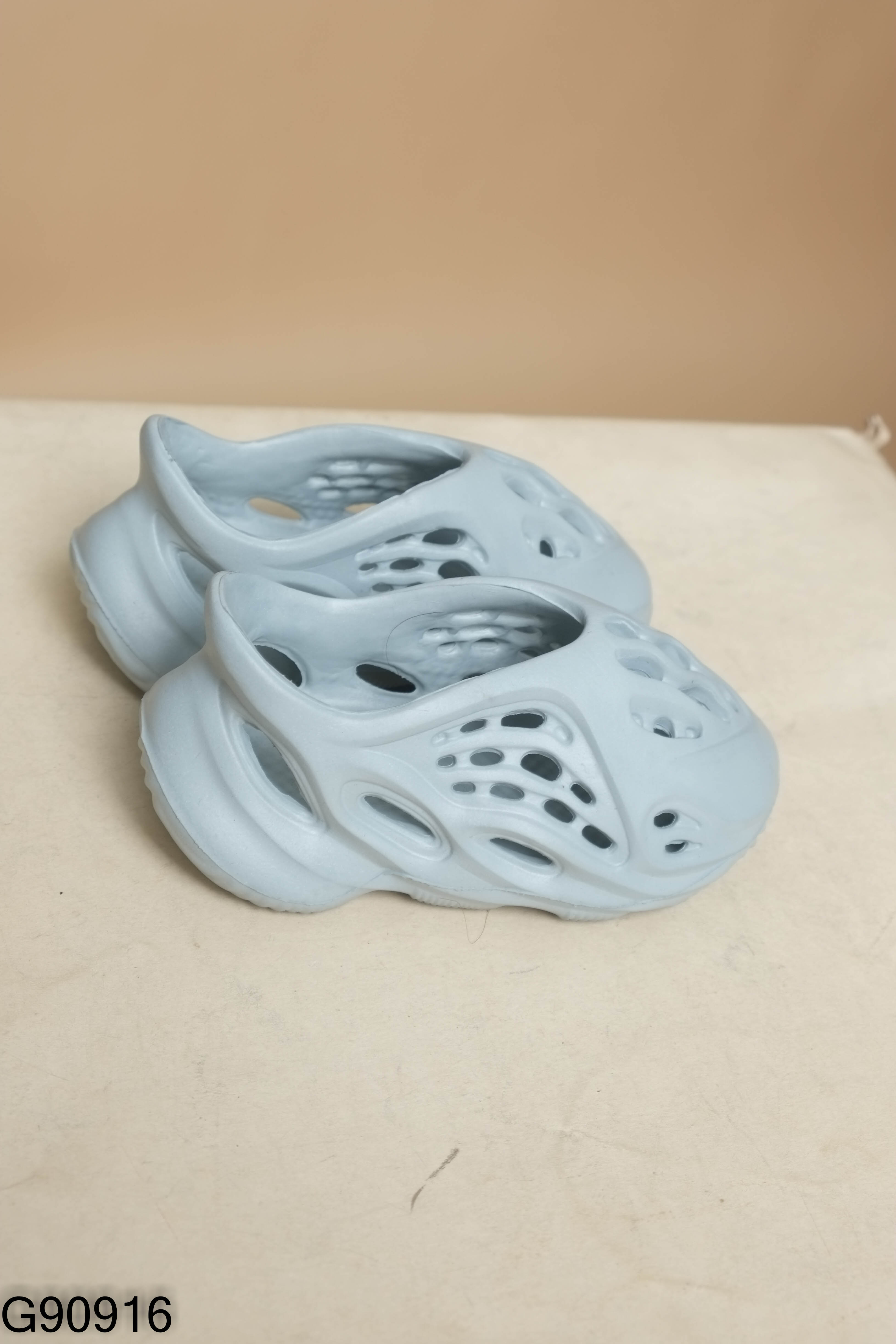 Dép sục xanh lỗ KIDS