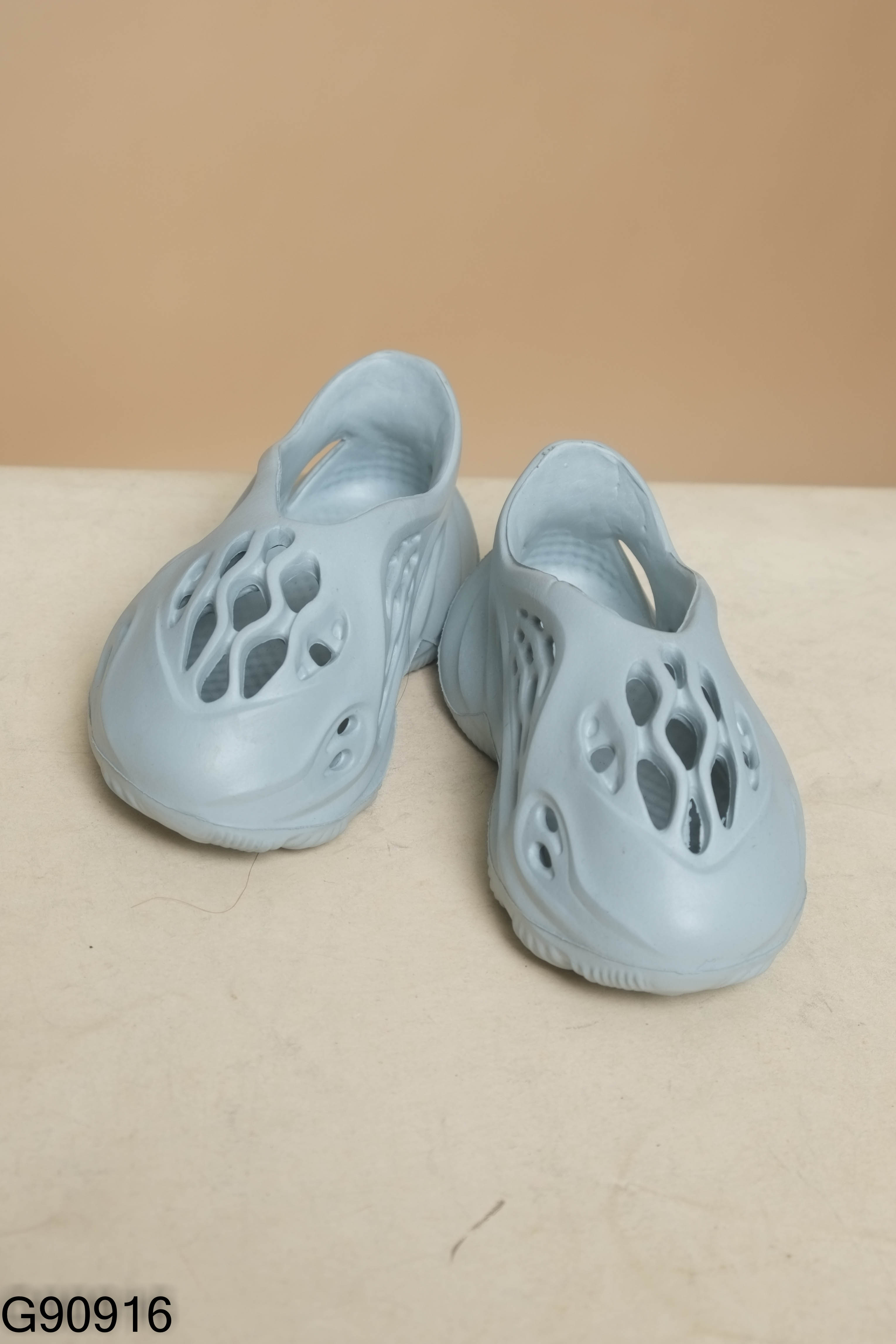 Dép sục xanh lỗ KIDS