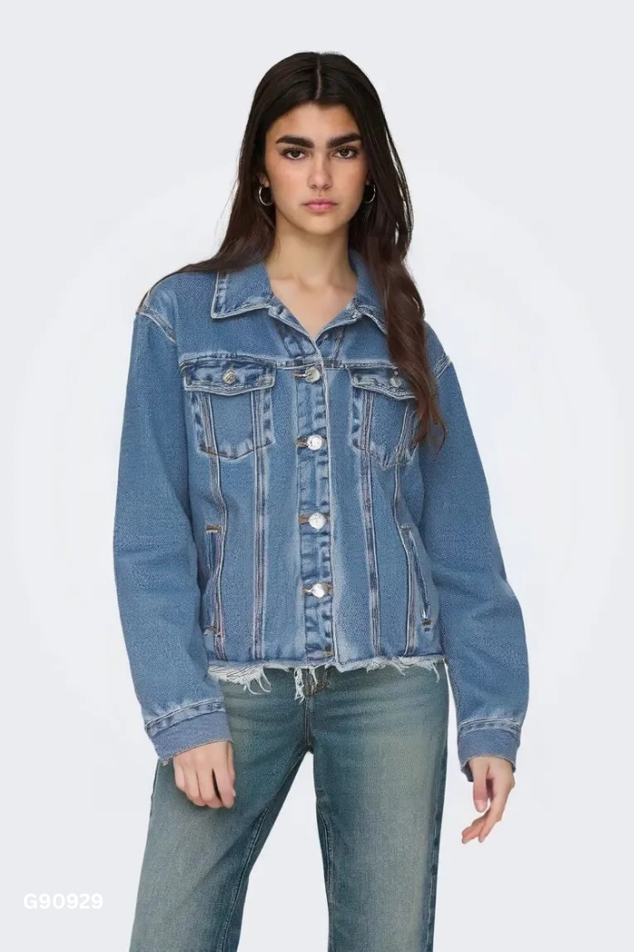 Áo khoác jeans xanh cắt gấu