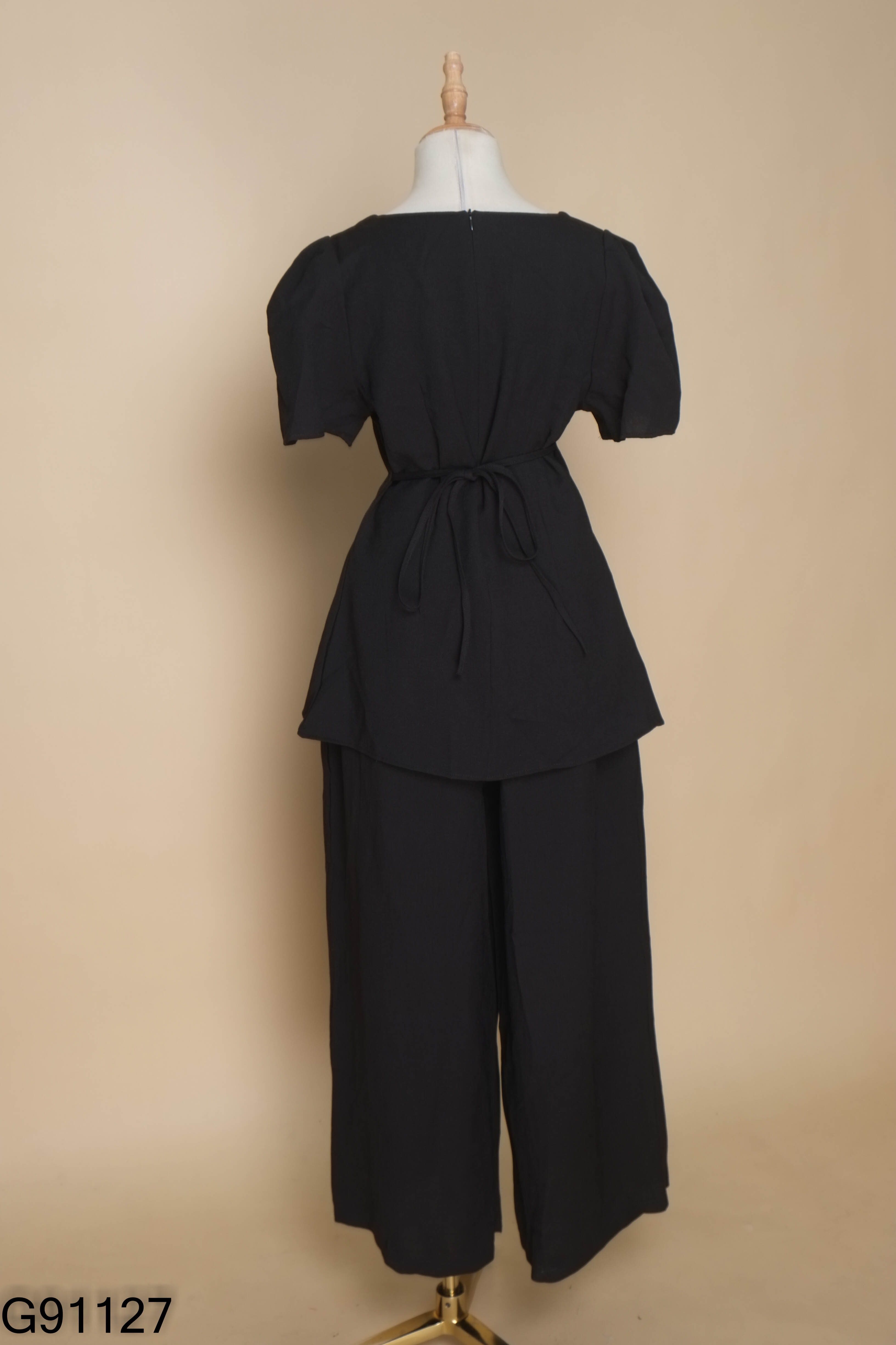 NEWTAG Set Áo đen buộc eo + quần dài