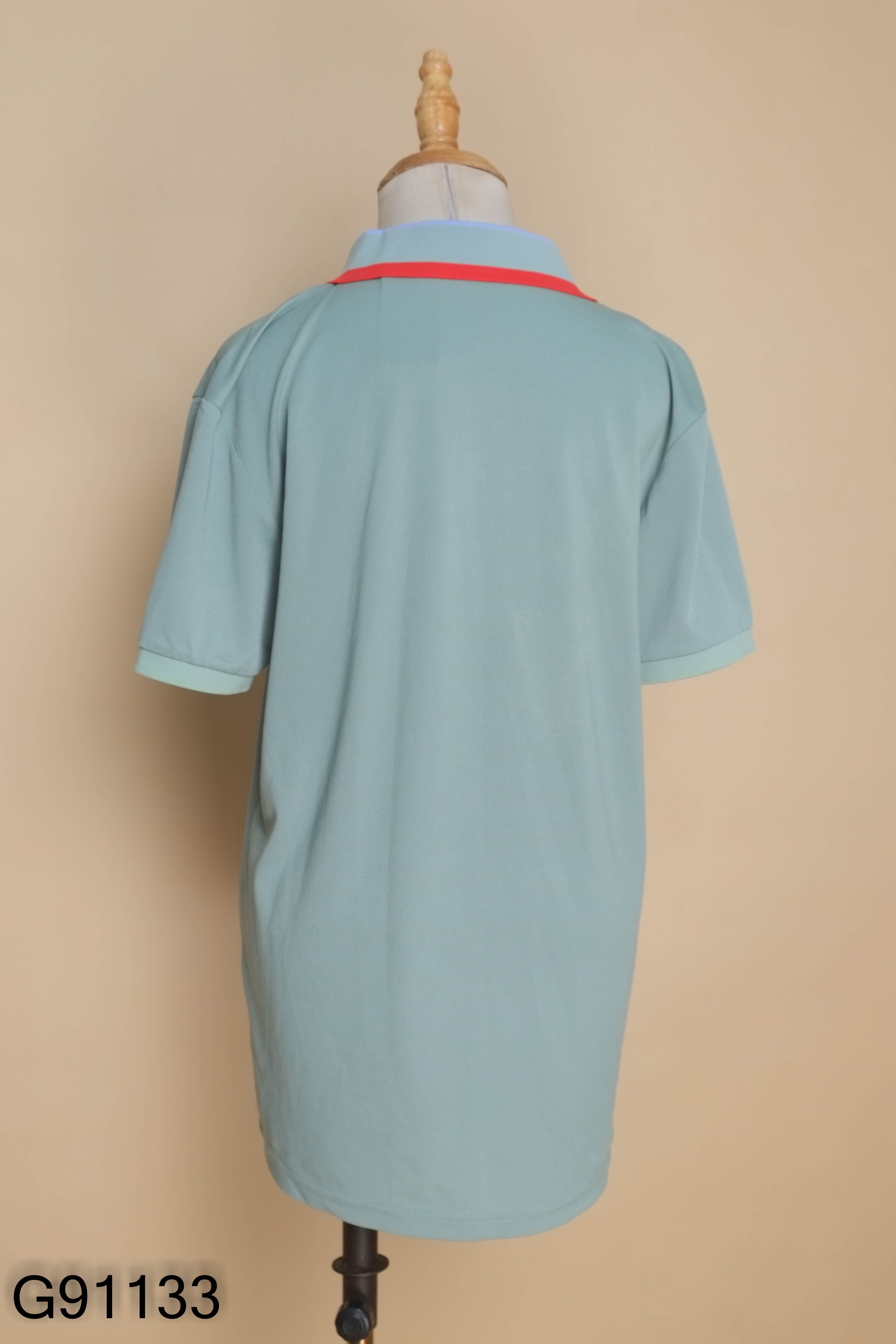 Áo polo xanh thêu cá sấu