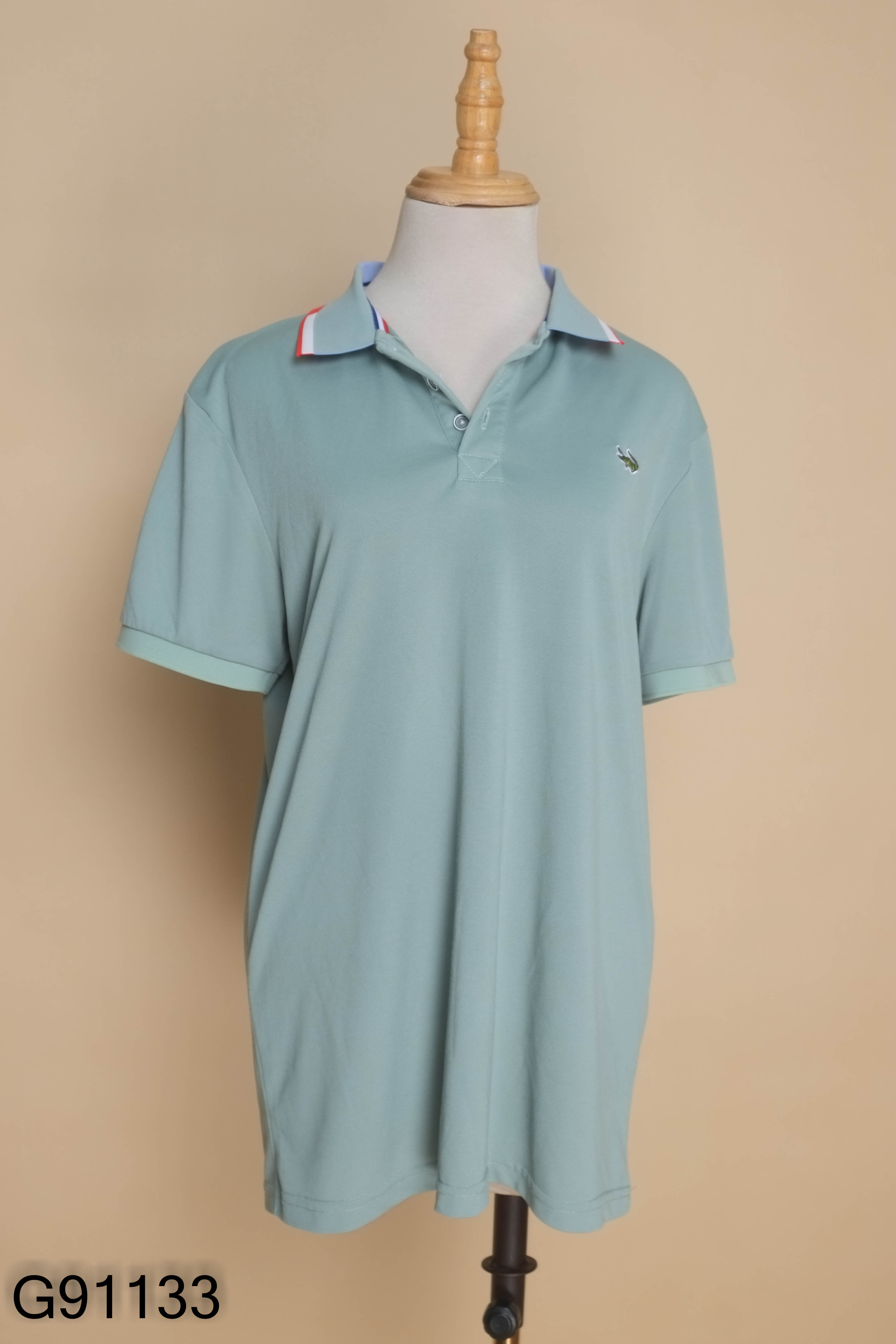Áo polo xanh thêu cá sấu