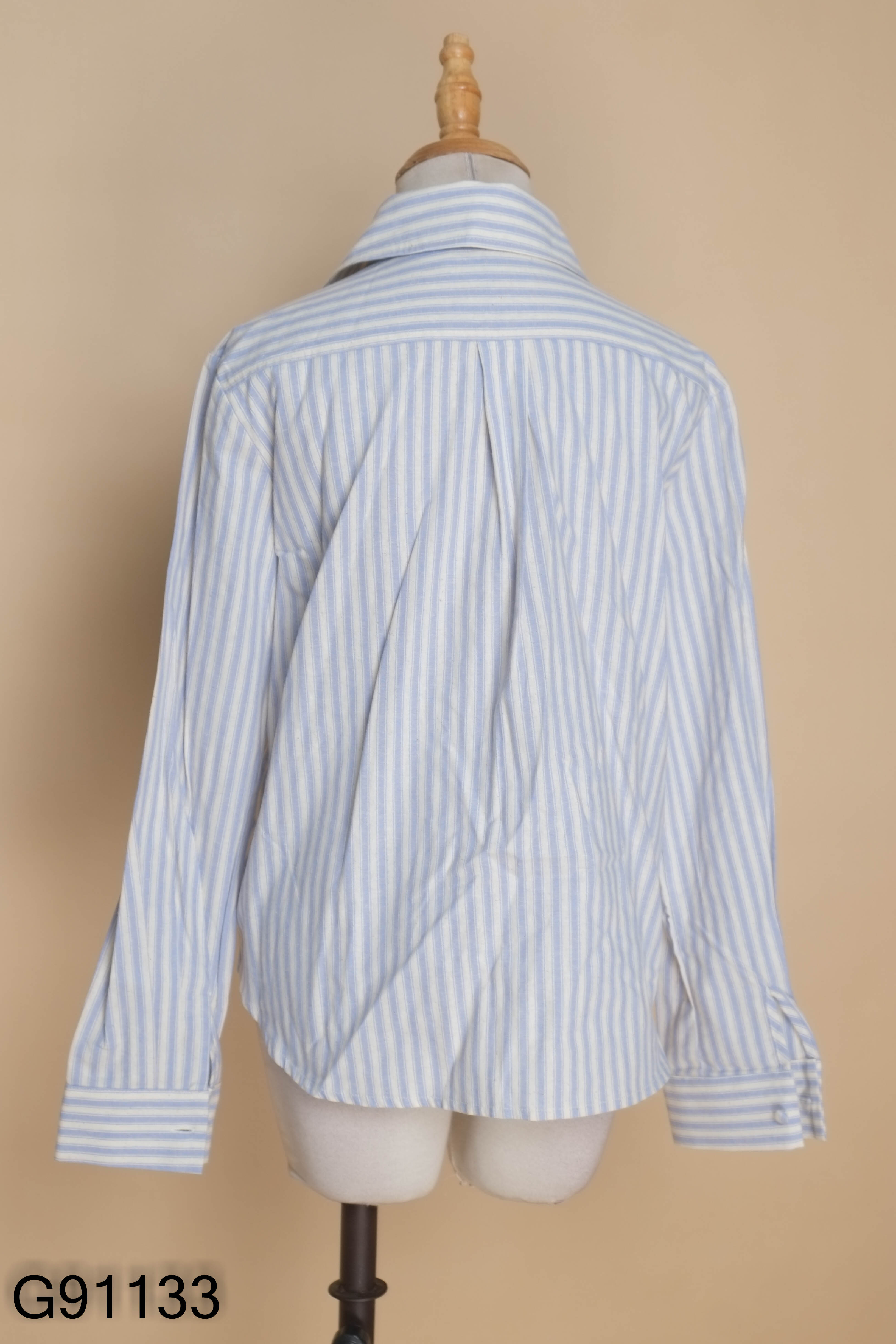 Áo sơ mi linen be sọc xanh thêu hoa