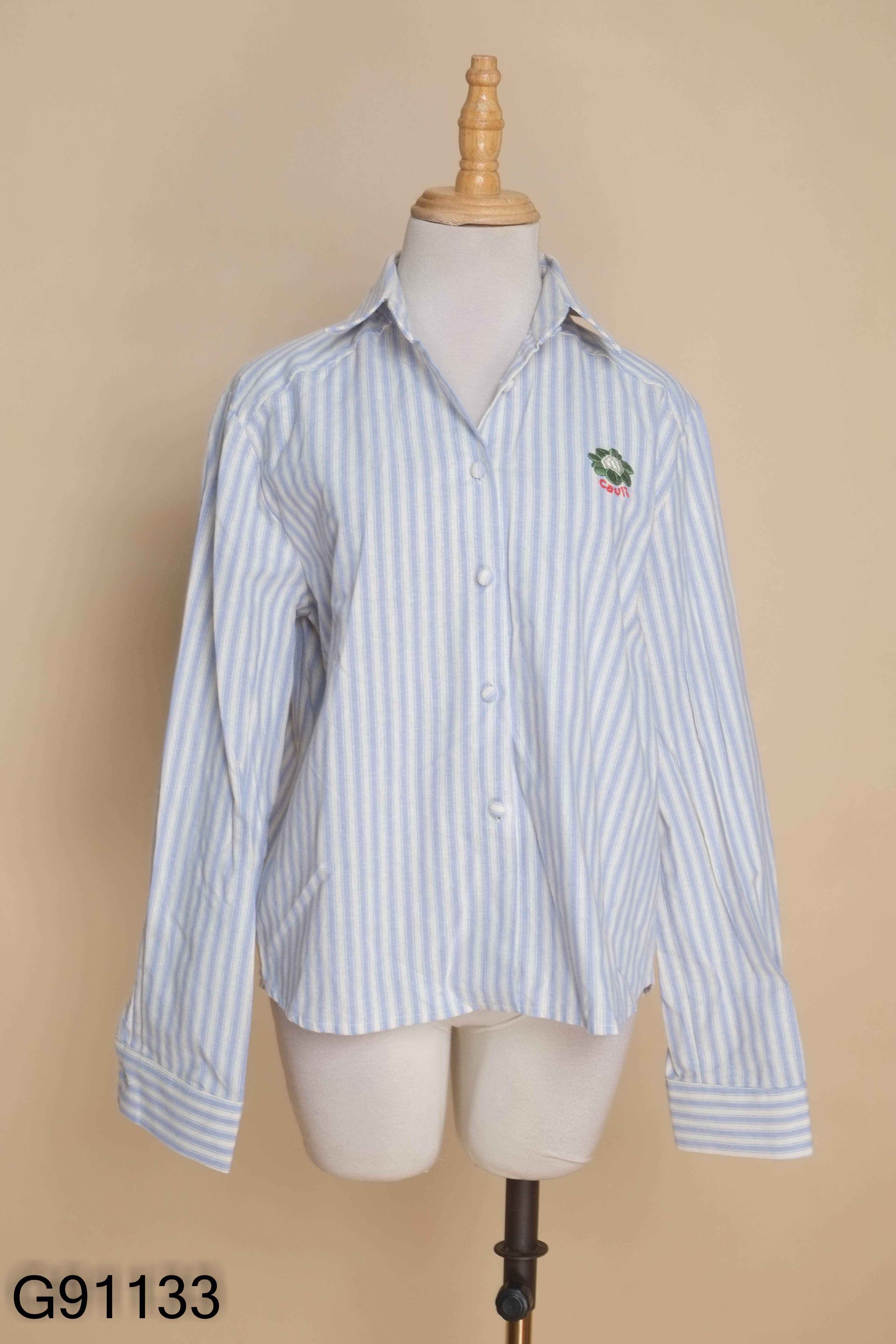 Áo sơ mi linen be sọc xanh thêu hoa