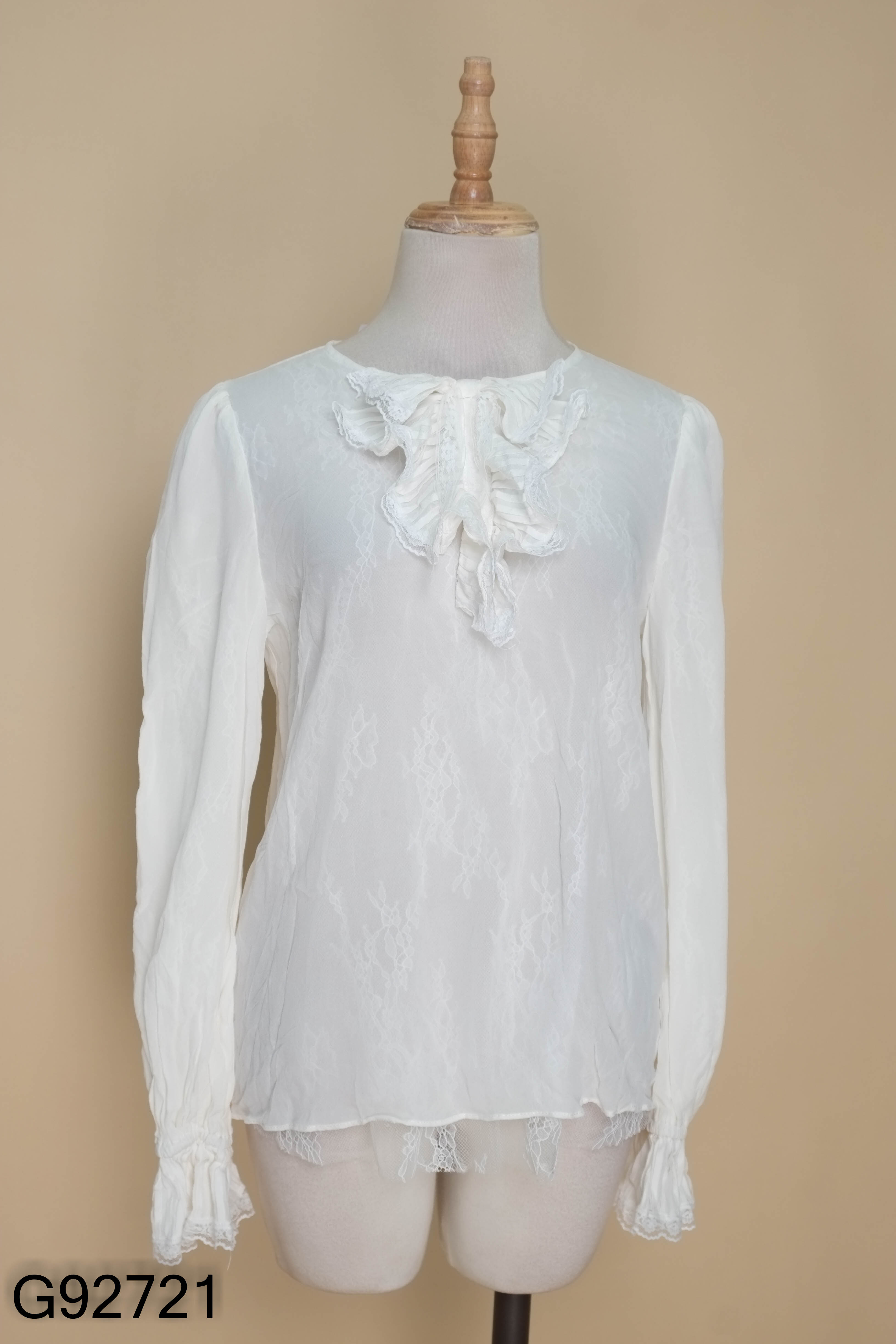Set Áo be phối ren + Áo khoác vest đen