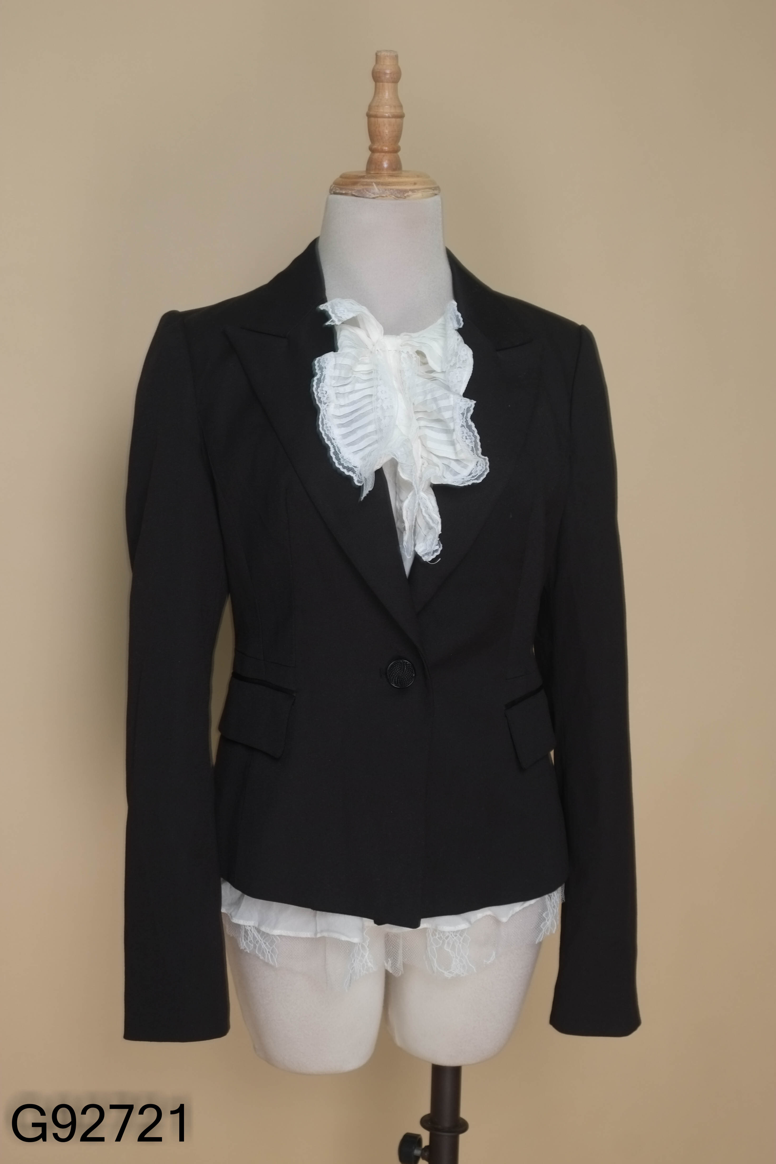 Set Áo be phối ren + Áo khoác vest đen
