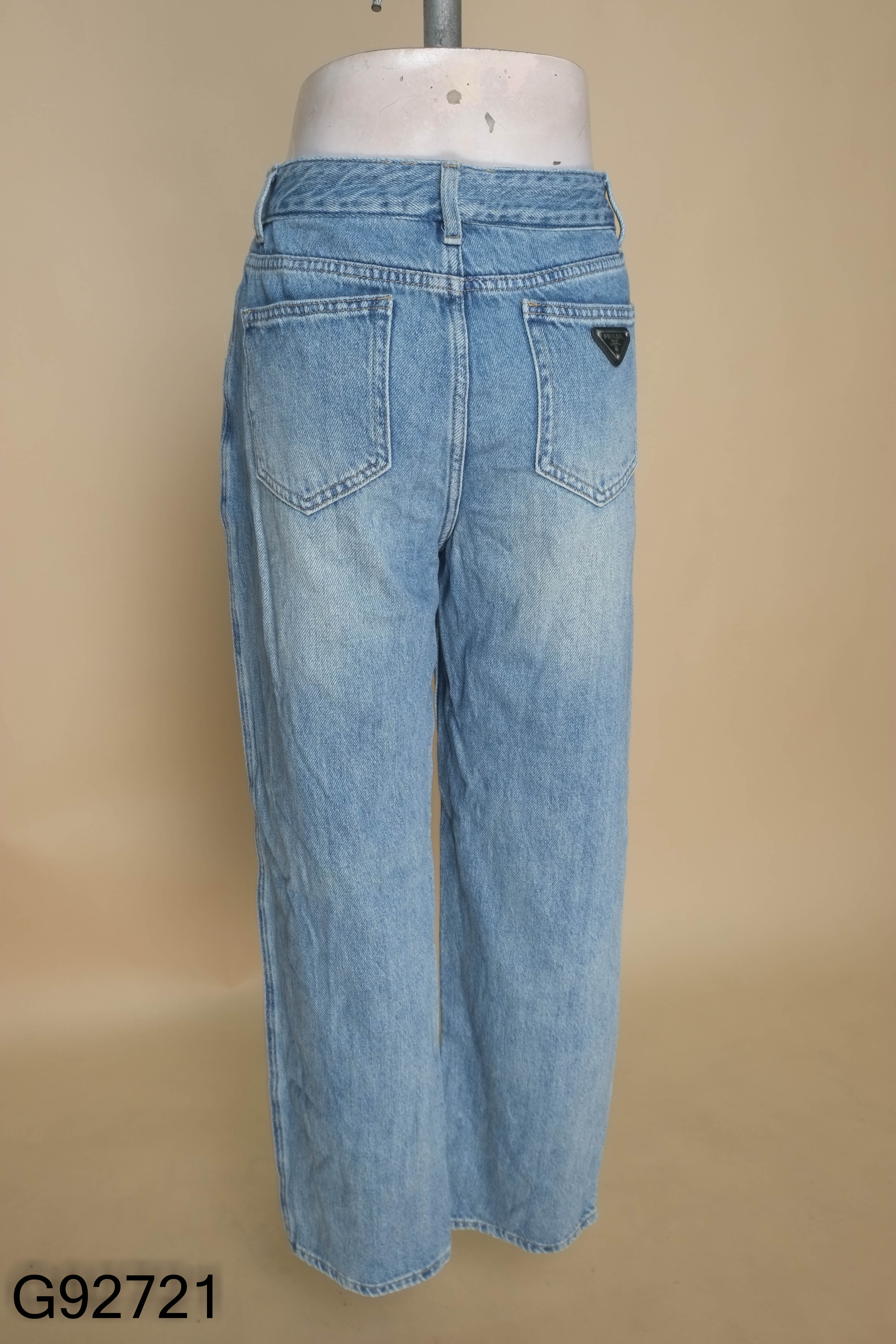 Quần jeans xanh trơn suông