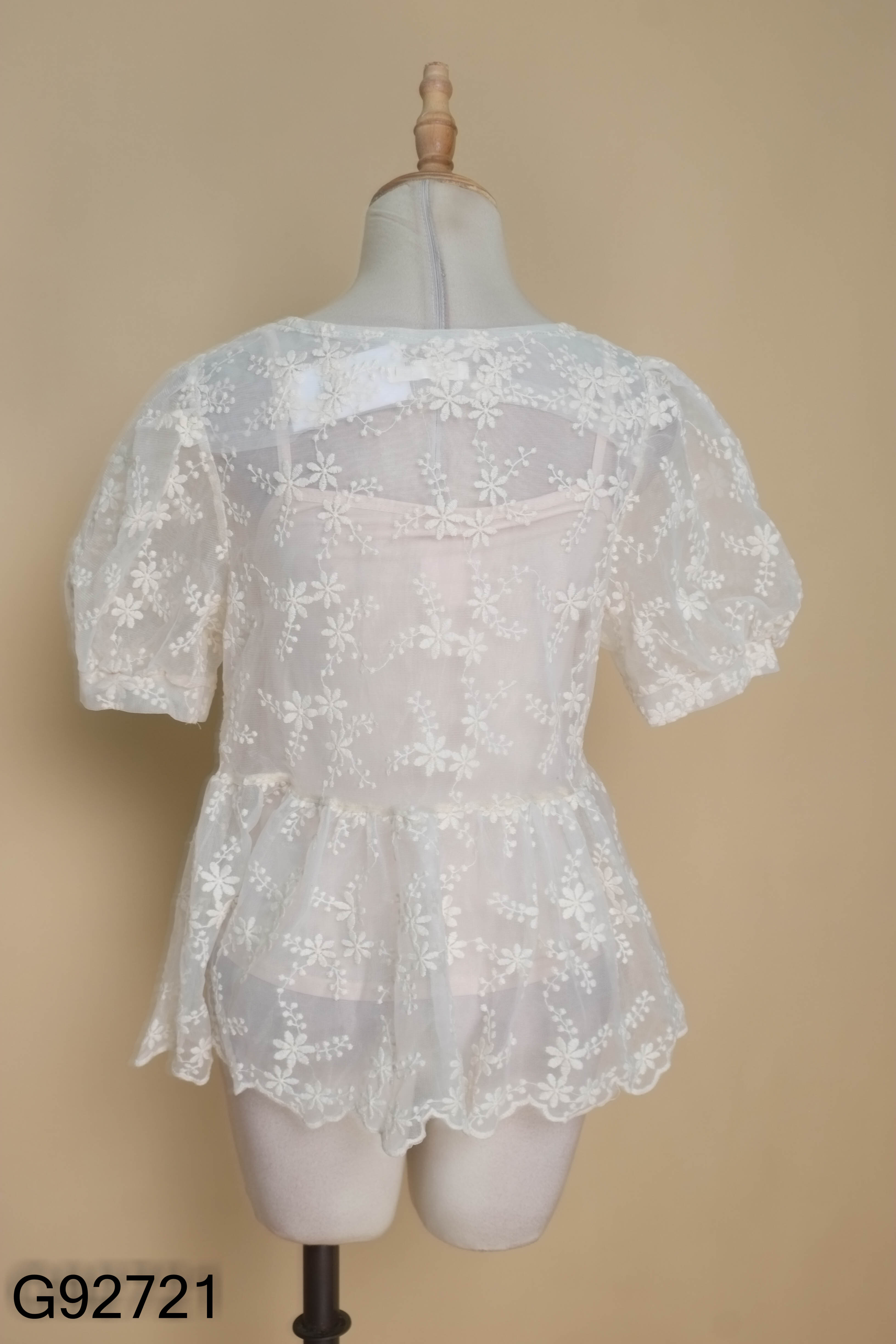 Áo babydoll lưới be thêu hoa + Áo hai dây