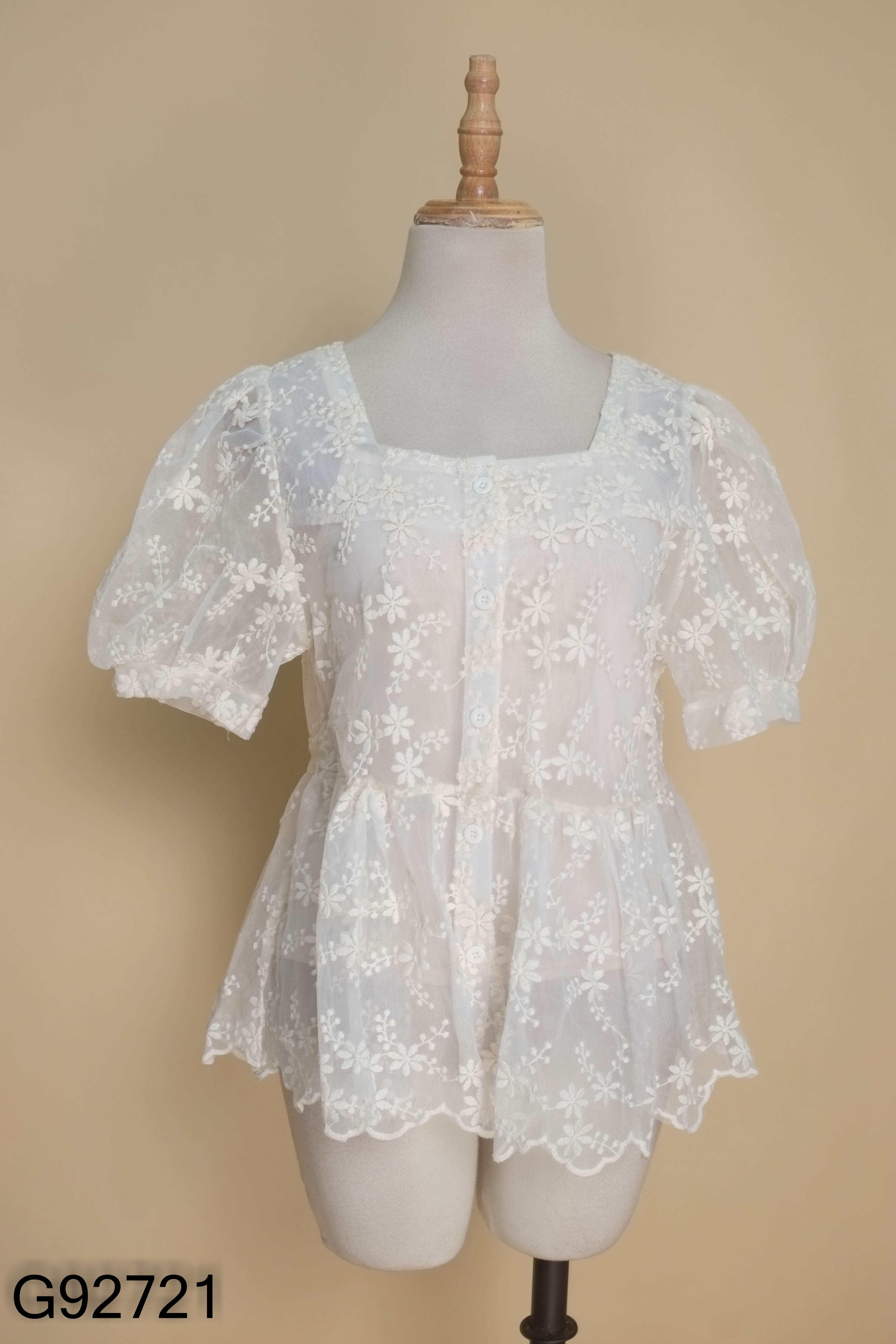 Áo babydoll lưới be thêu hoa + Áo hai dây