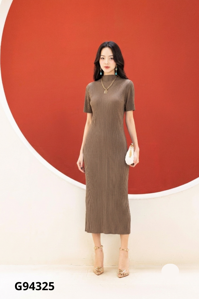 Váy nâu suông xếp ly