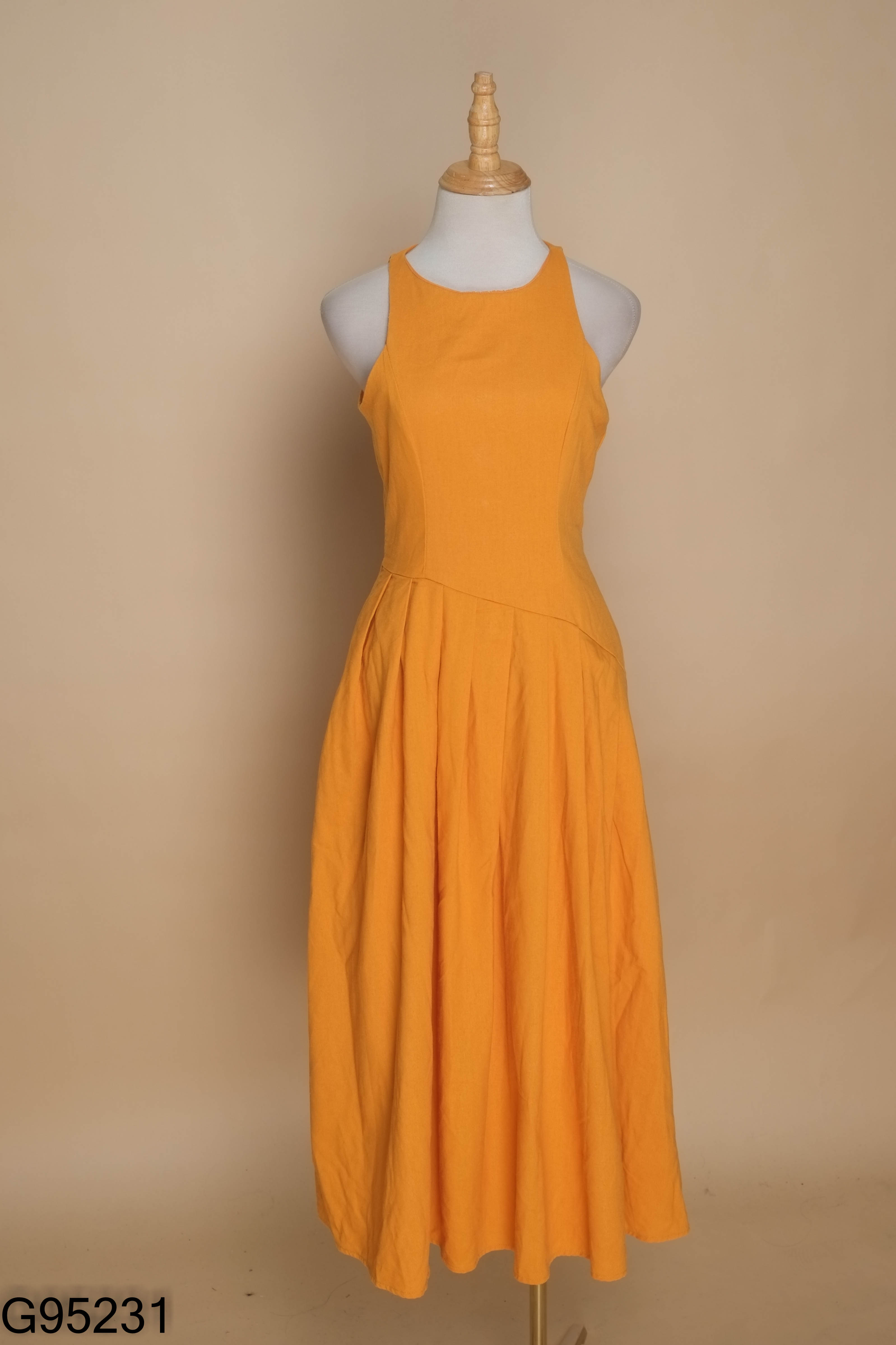 Váy linen cam xếp ly