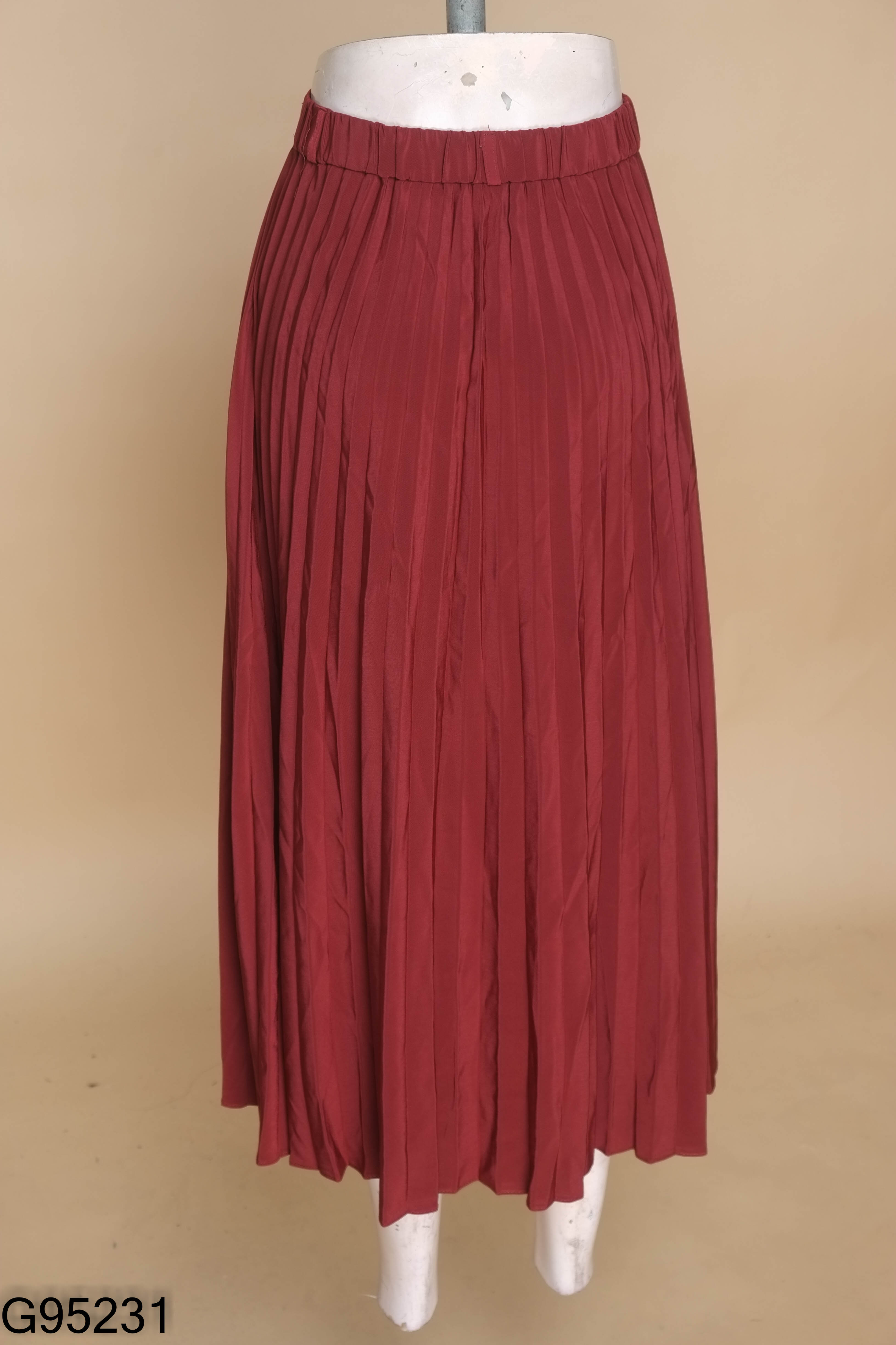 Chân váy đỏ STRADIVARIUS xếp ly