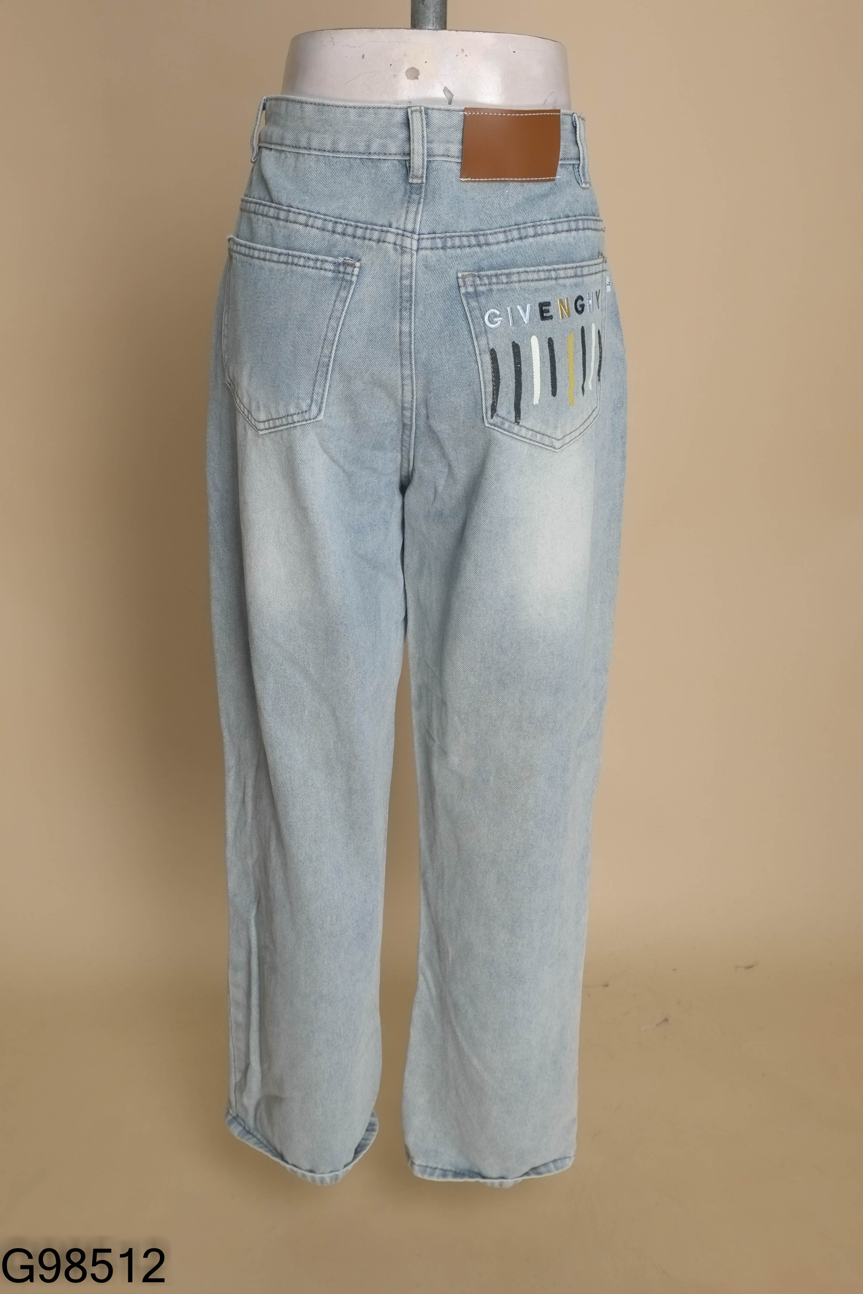 Quần jeans xanh suông