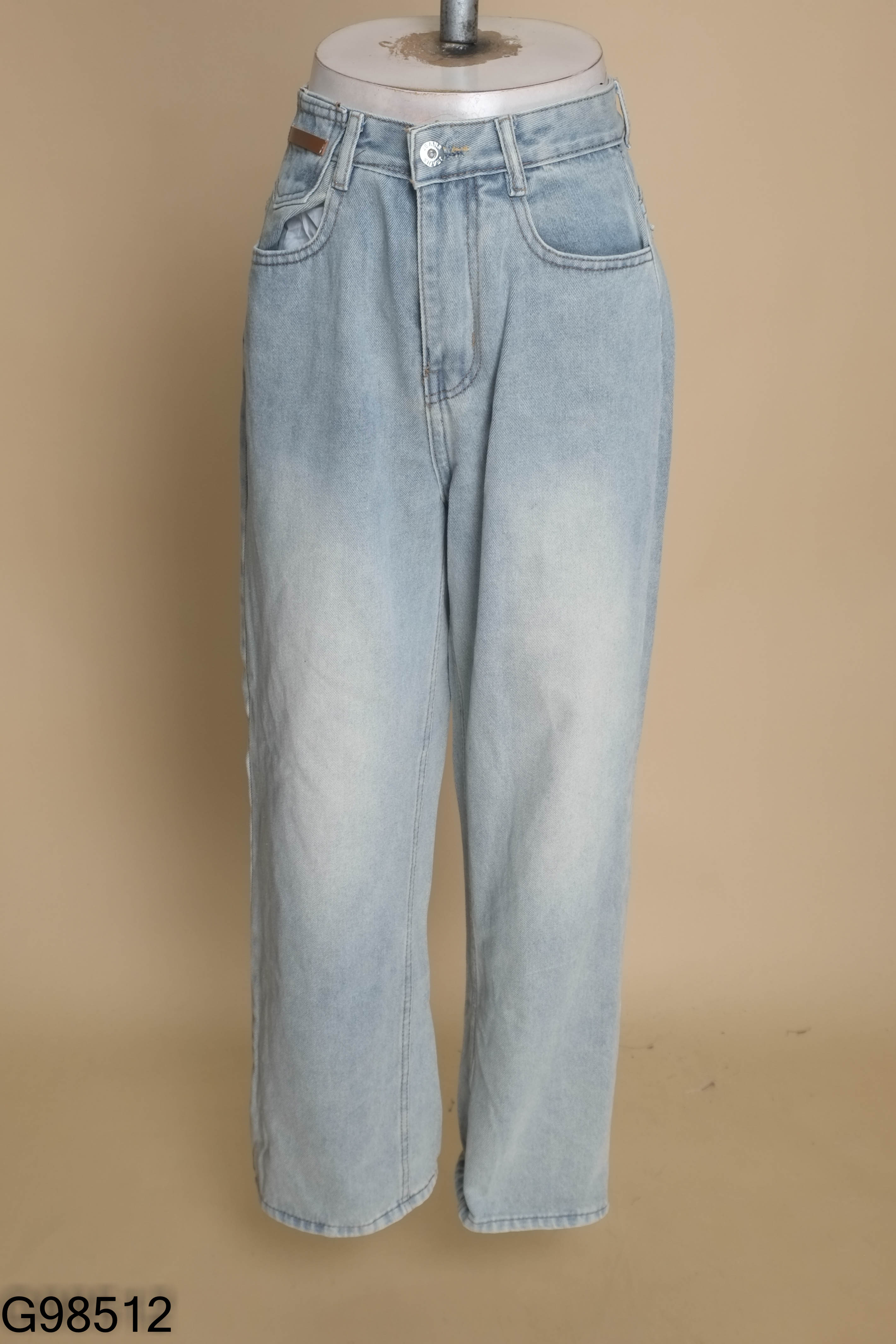 Quần jeans xanh suông