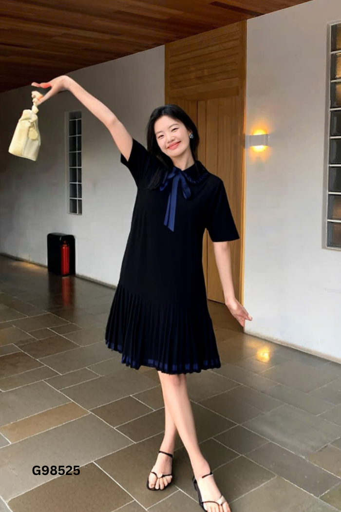 Váy xanh than phối xếp ly
