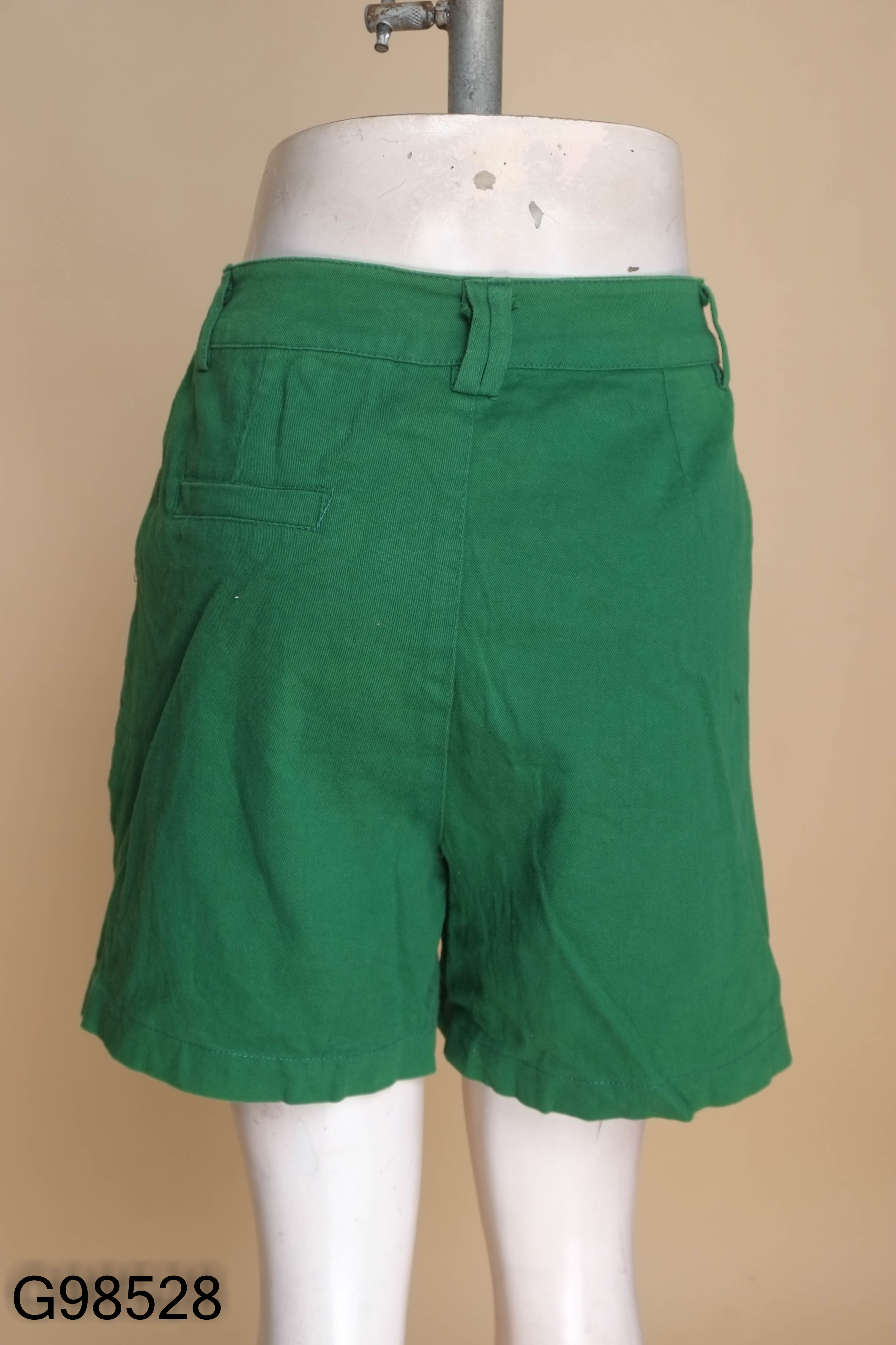 Quần shorts jeans xanh lá