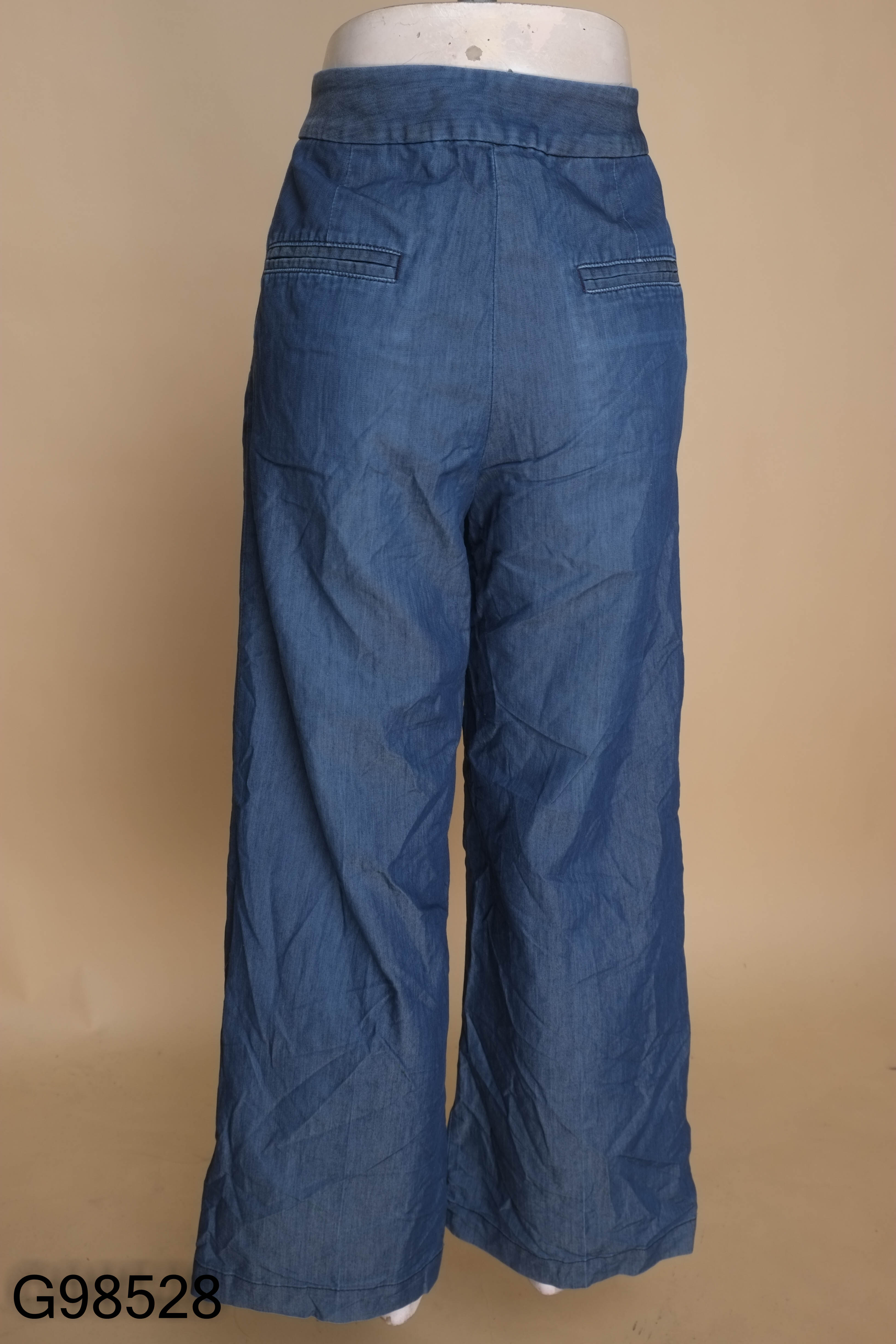 Quần jeans xanh trơn
