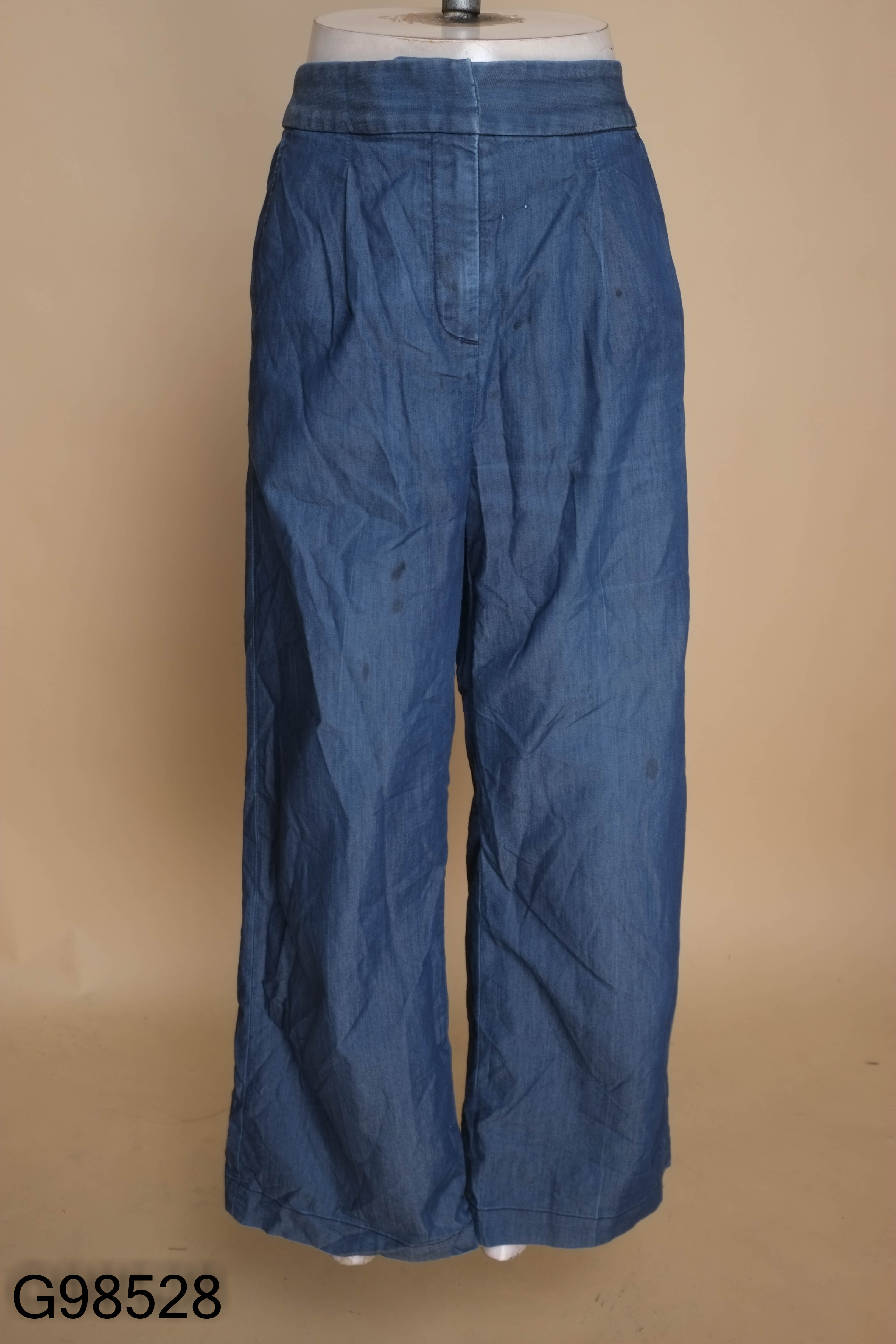 Quần jeans xanh trơn