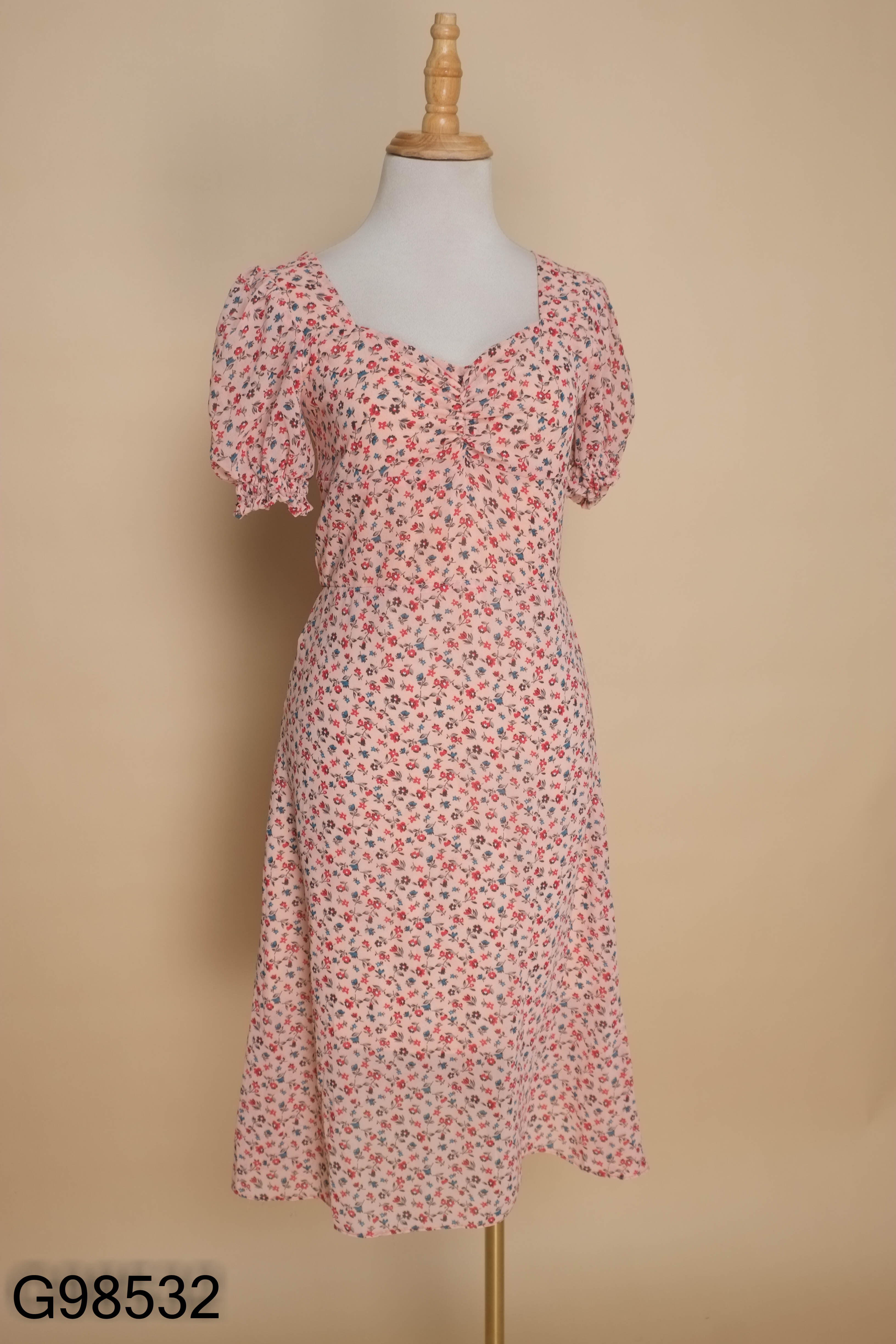 Váy hồng CLOTHESRACK hoa nhí