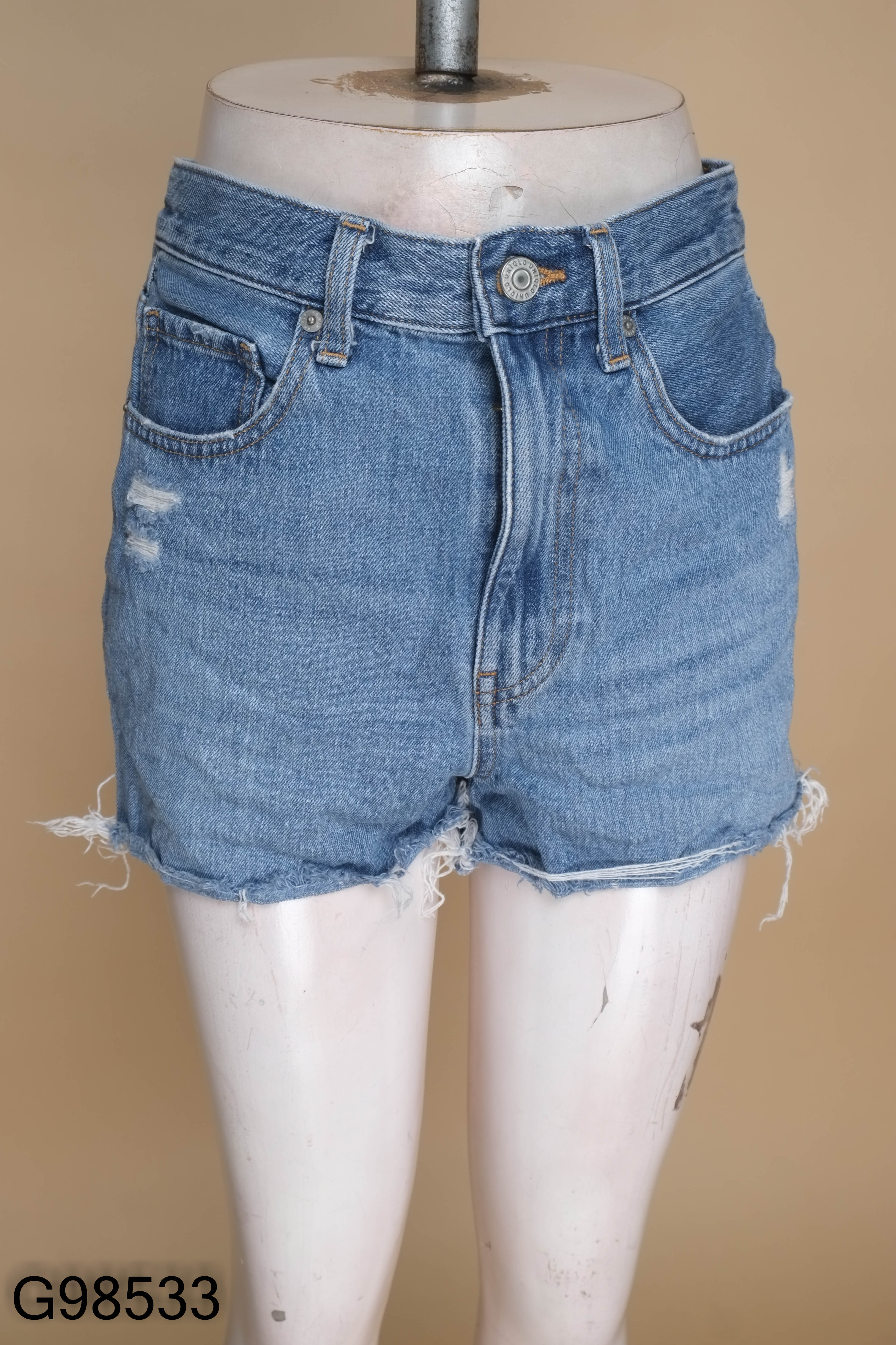 Quần short jean xanh rách gấu