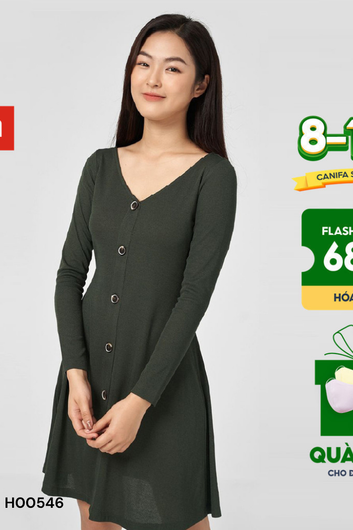 Váy đen CANIFA phối cúc