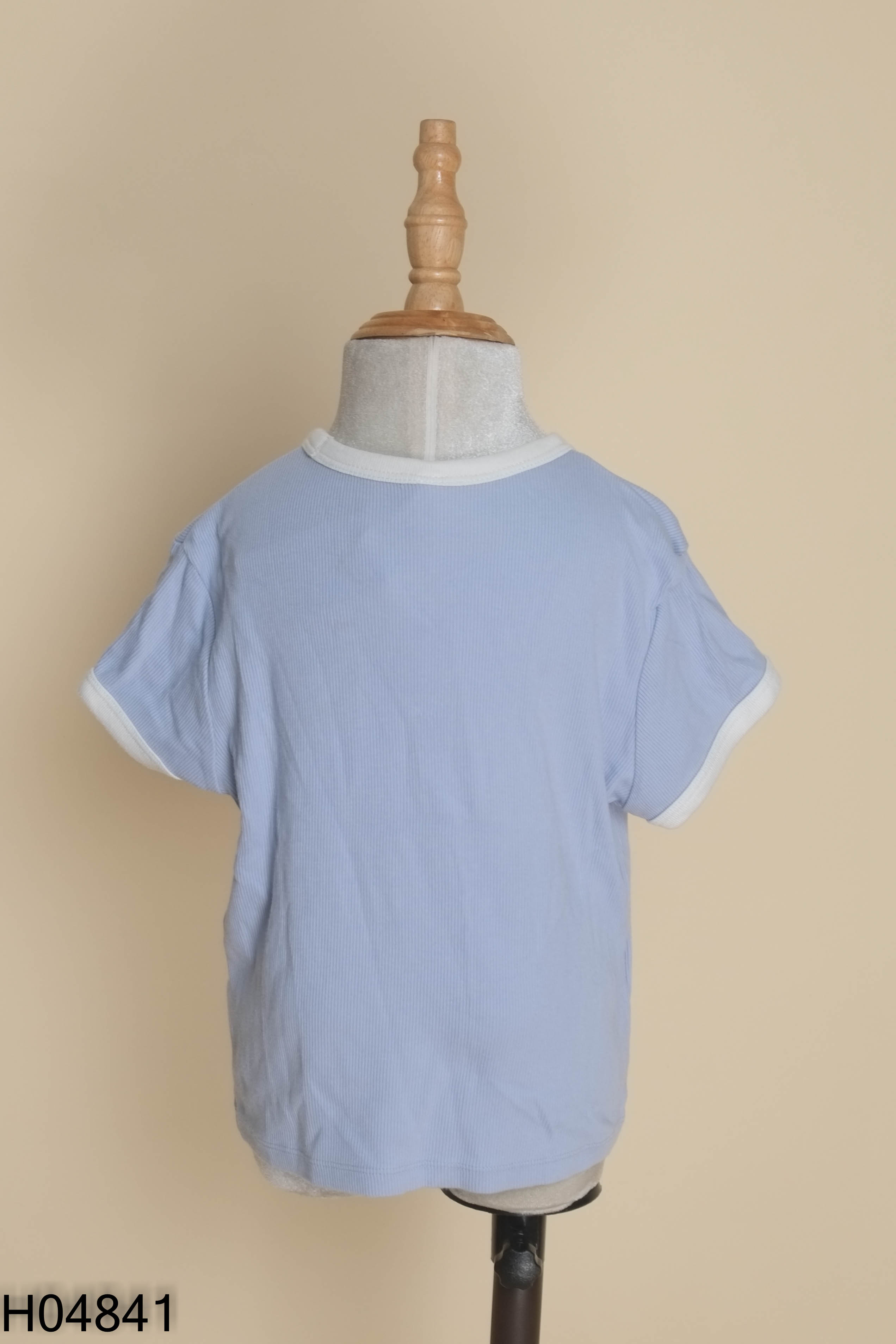 Áo thun xanh UNIQLO viền trắng KIDS