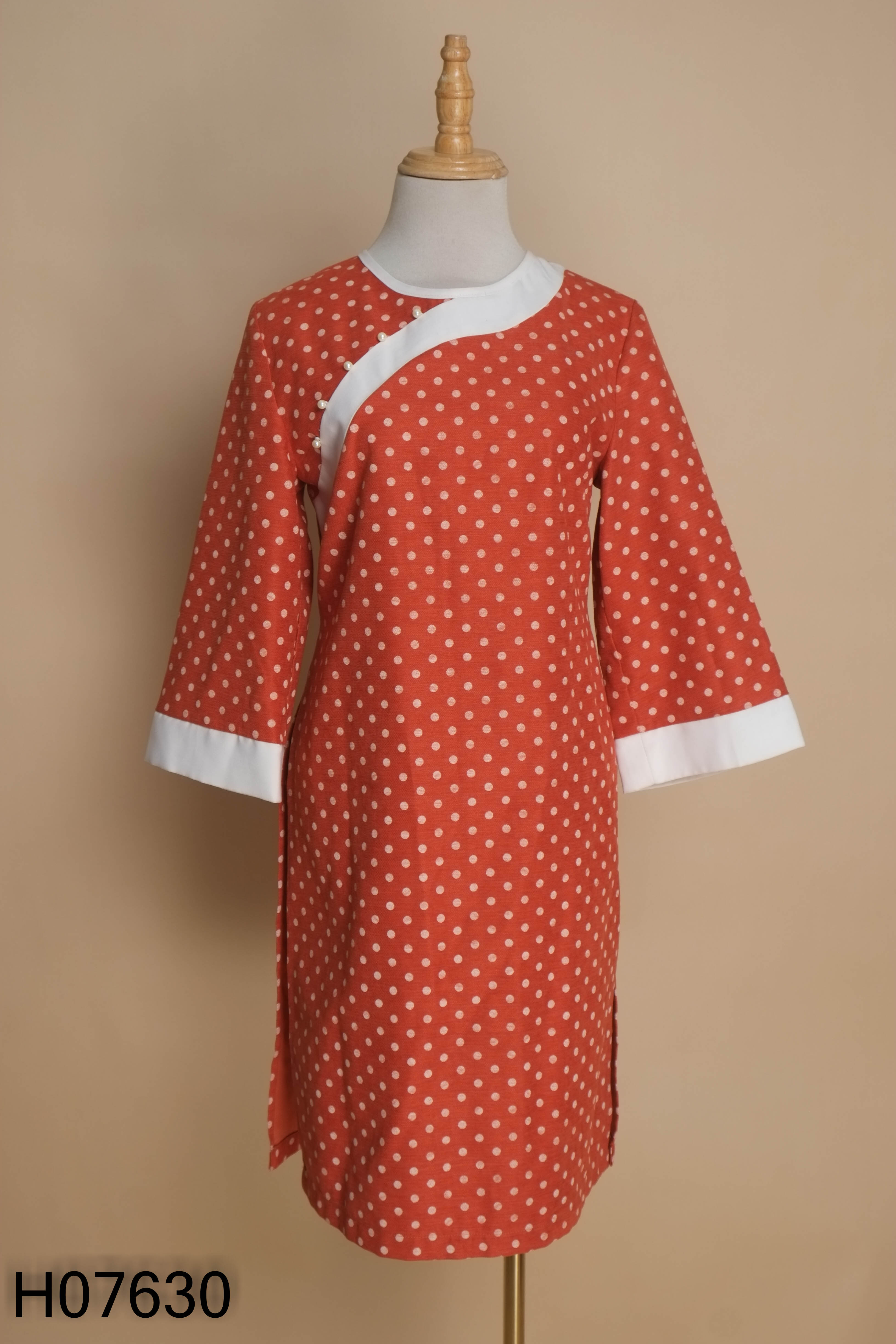 Áo dài DAISY đỏ cam chấm bi