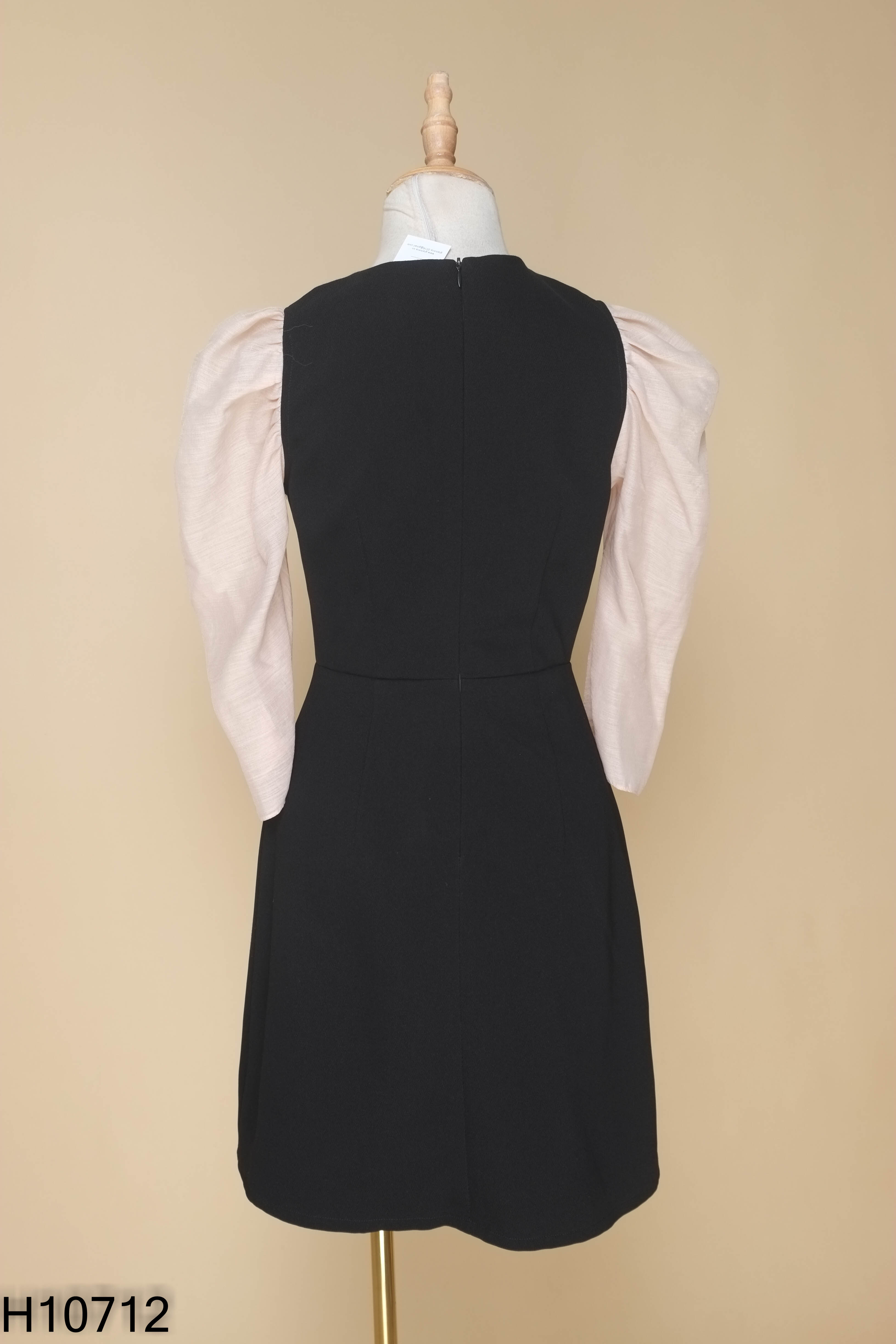 Váy đen OYSTER AND SNAIL tay be