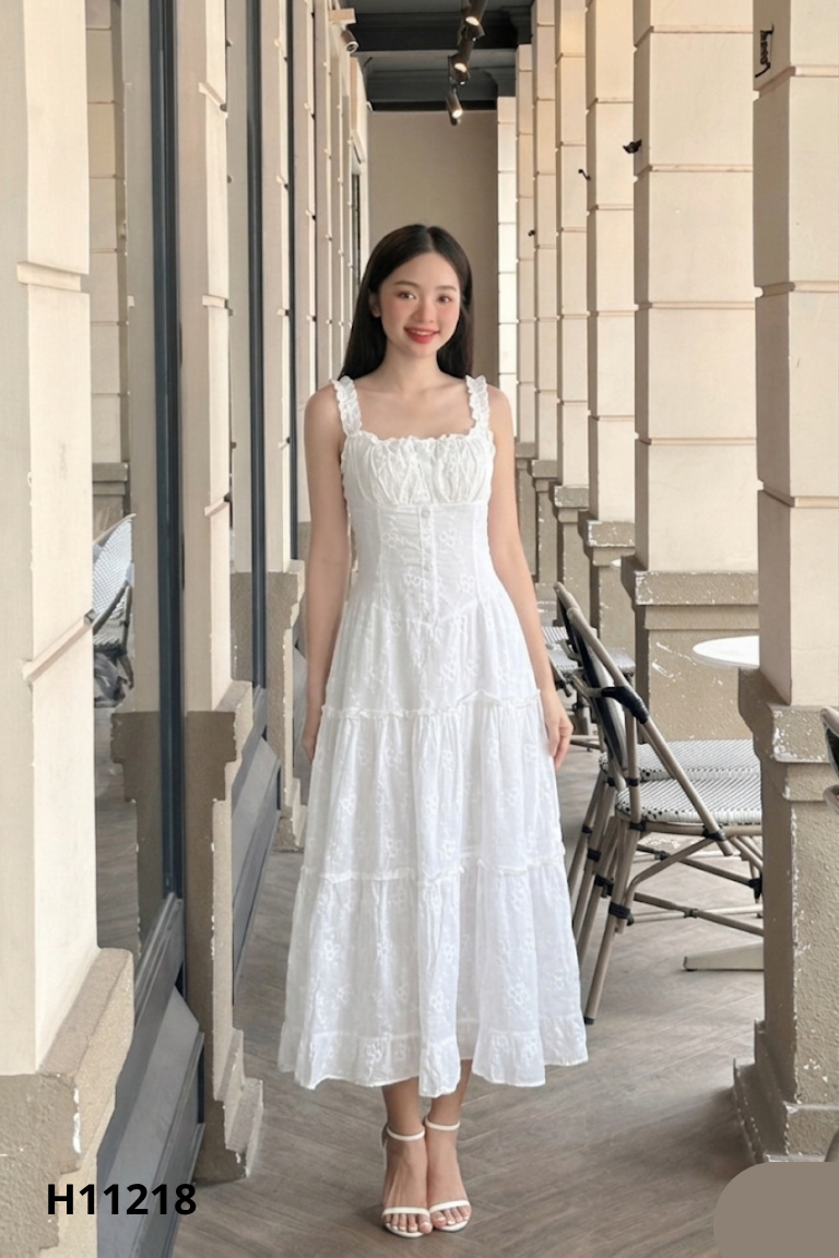 Váy BAL trắng thêu hoa nổi