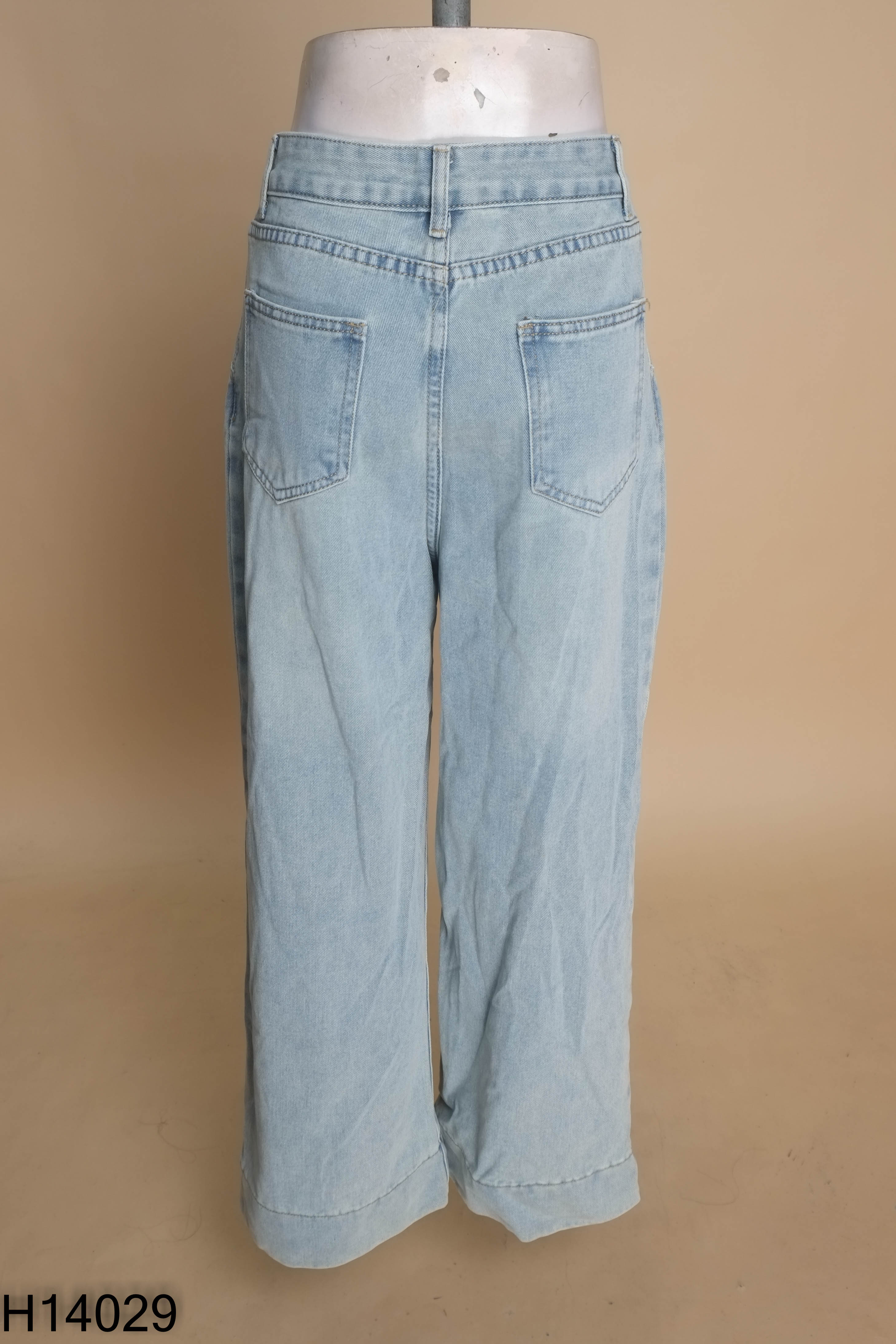 Quần jeans xanh trơn ống rộng