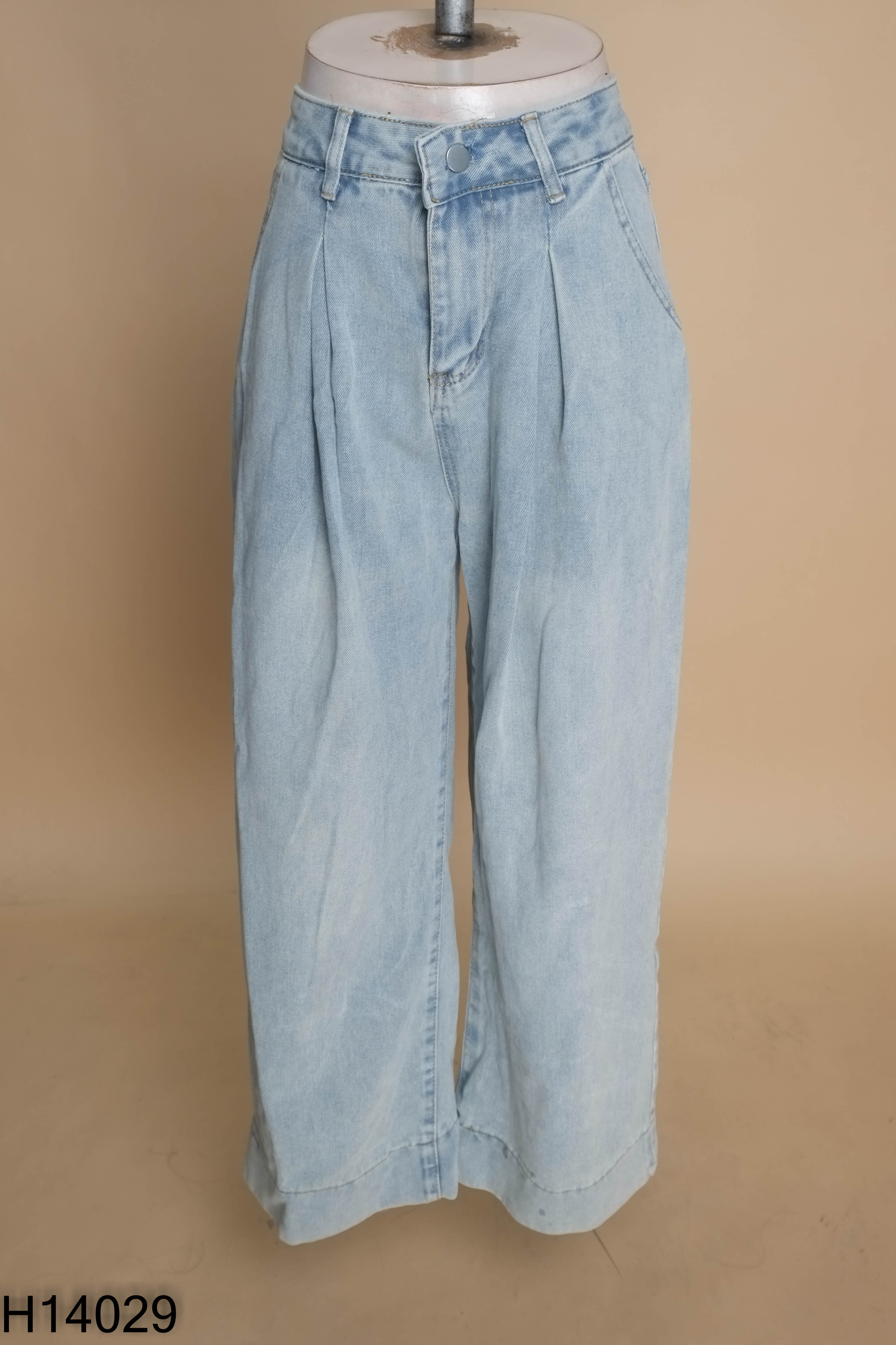 Quần jeans xanh trơn ống rộng