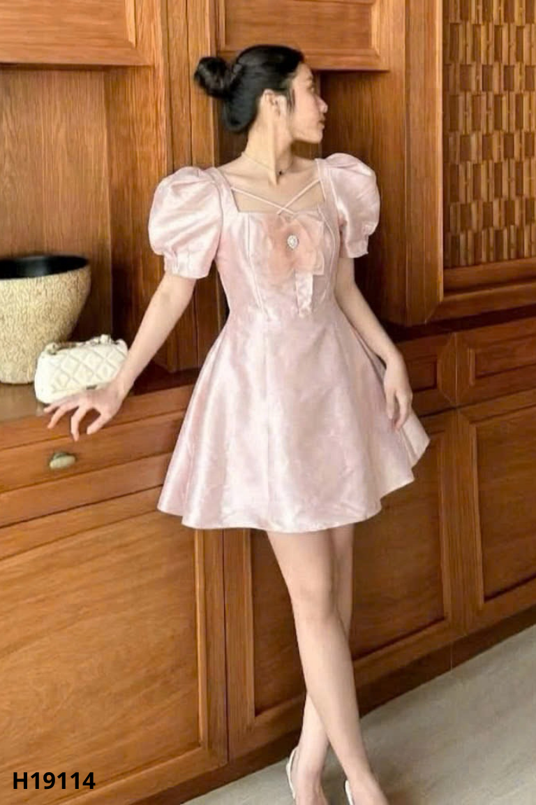 Váy LUXY hồng cổ vuông