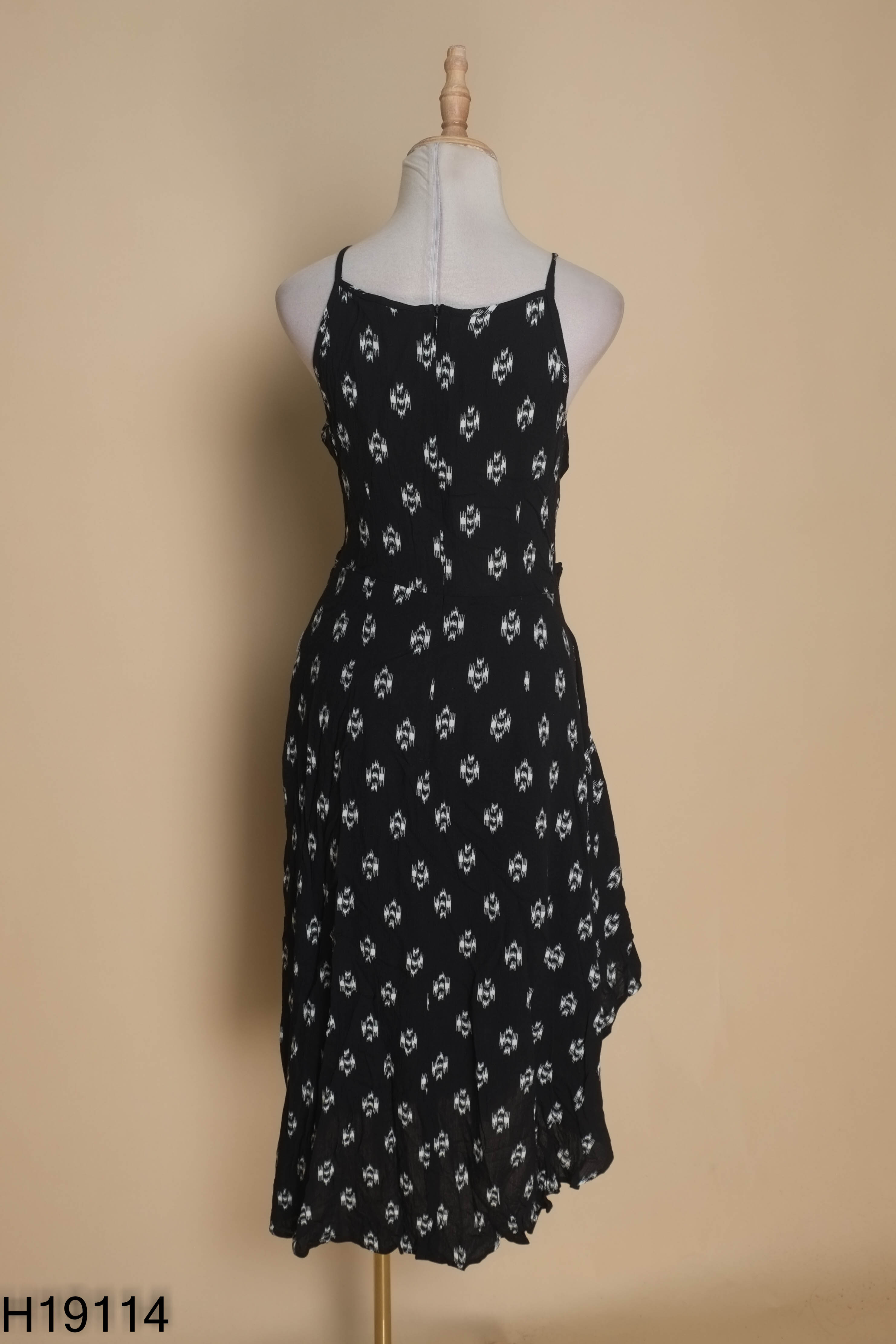 Váy 92WEAR hai dây đen