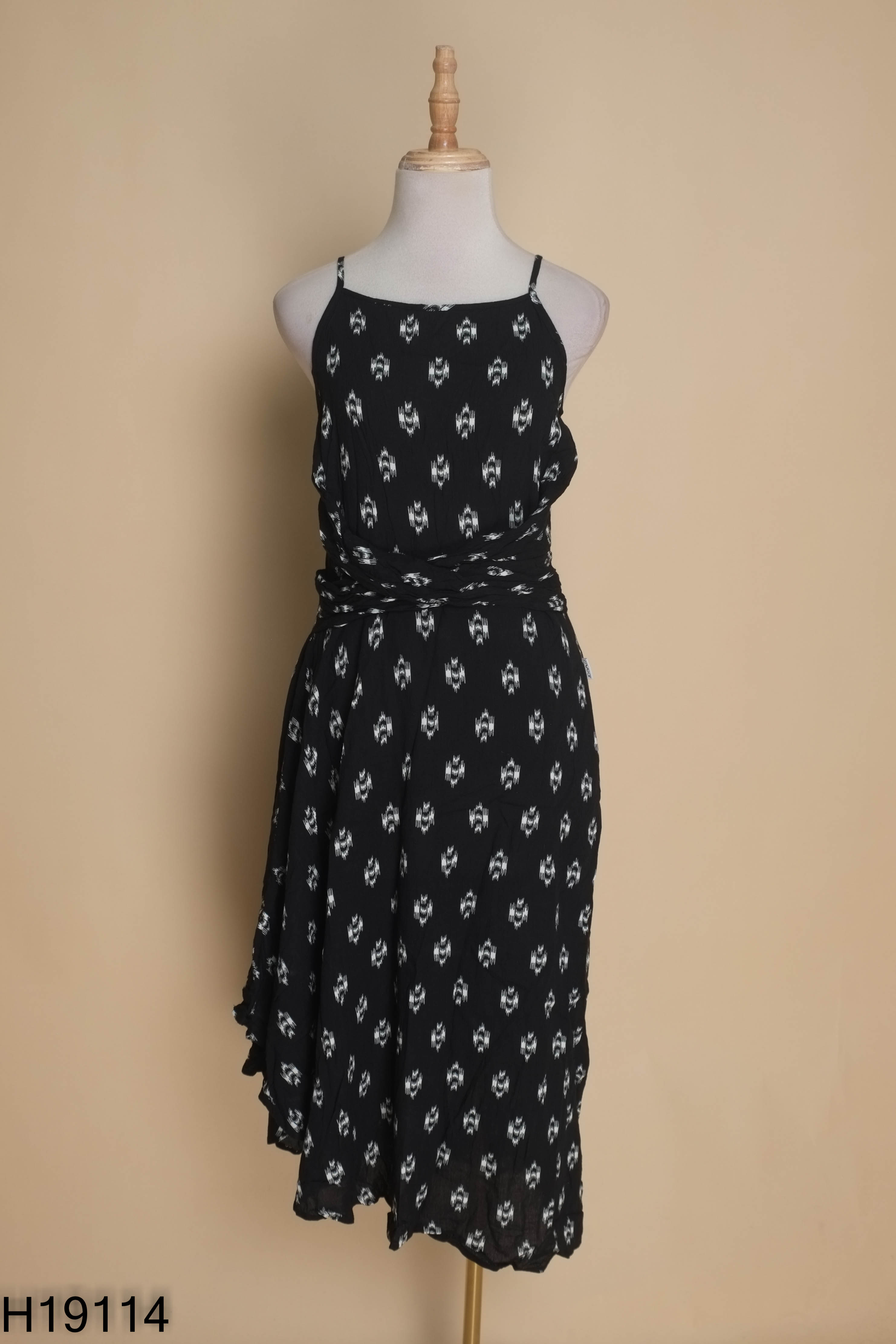Váy 92WEAR hai dây đen