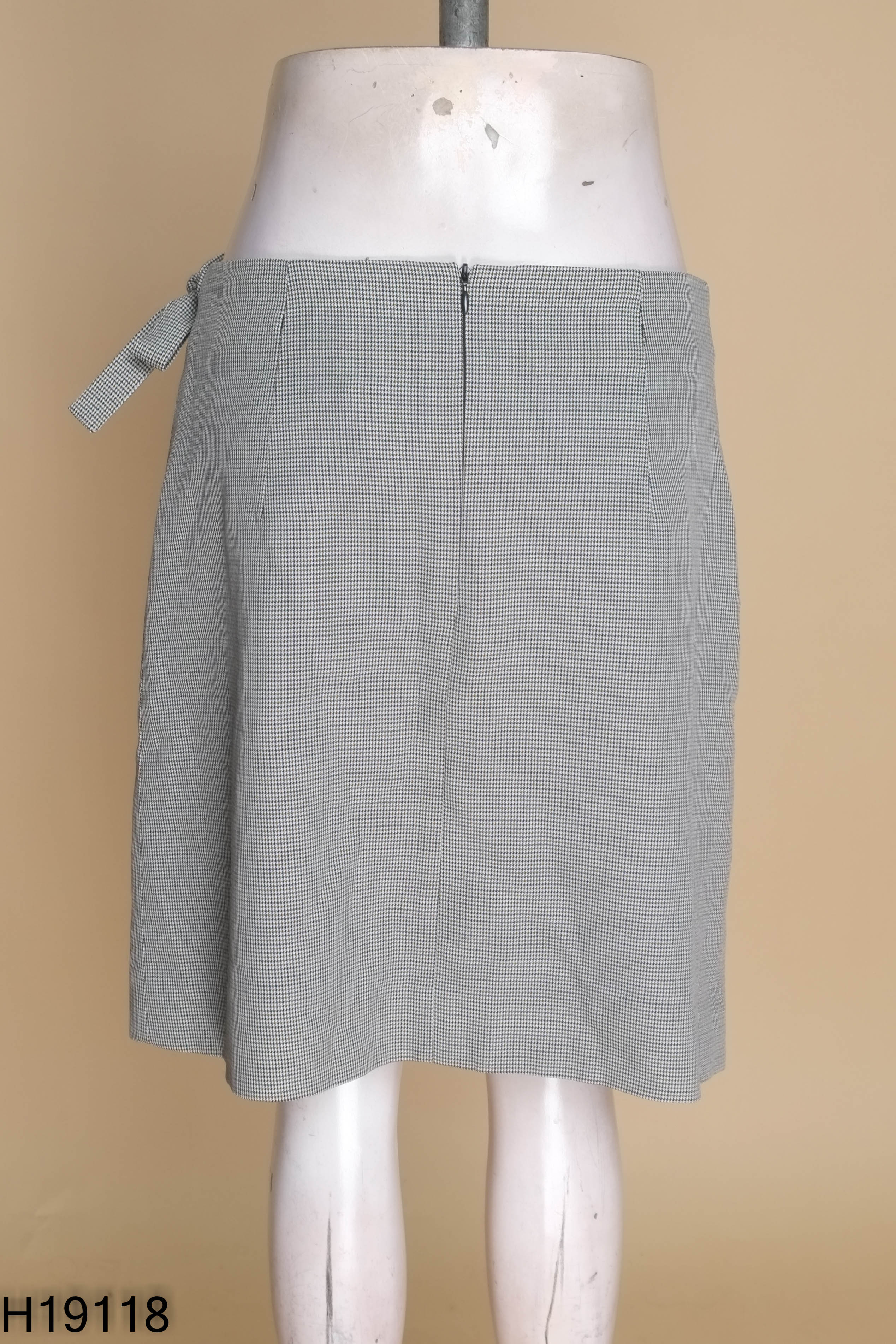 Chân váy đen mix trắng IVY LADIES