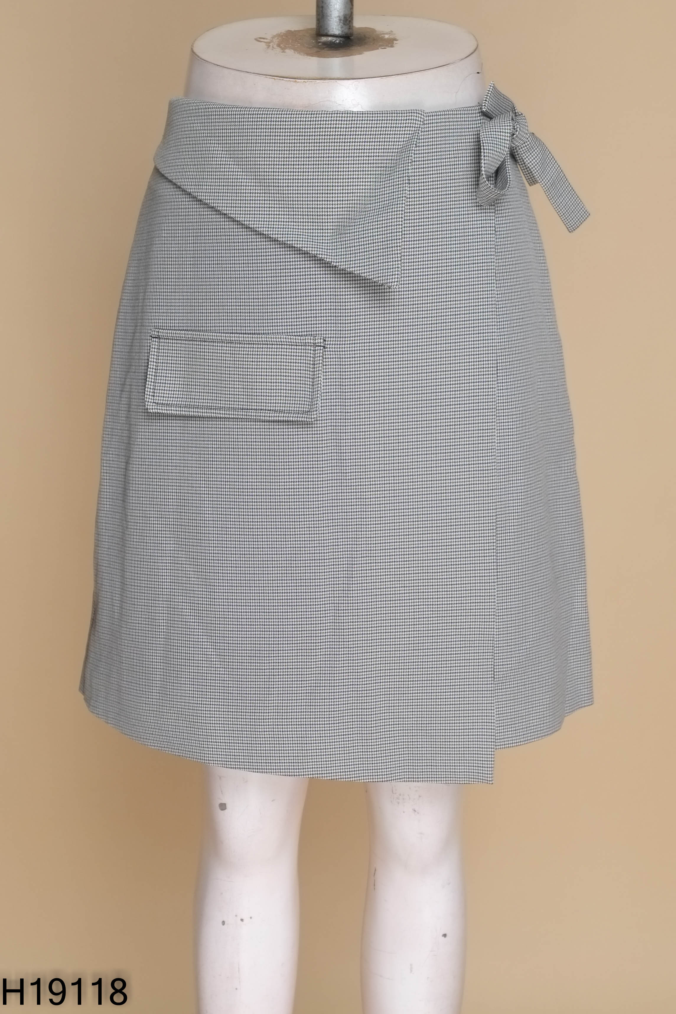 Chân váy đen mix trắng IVY LADIES