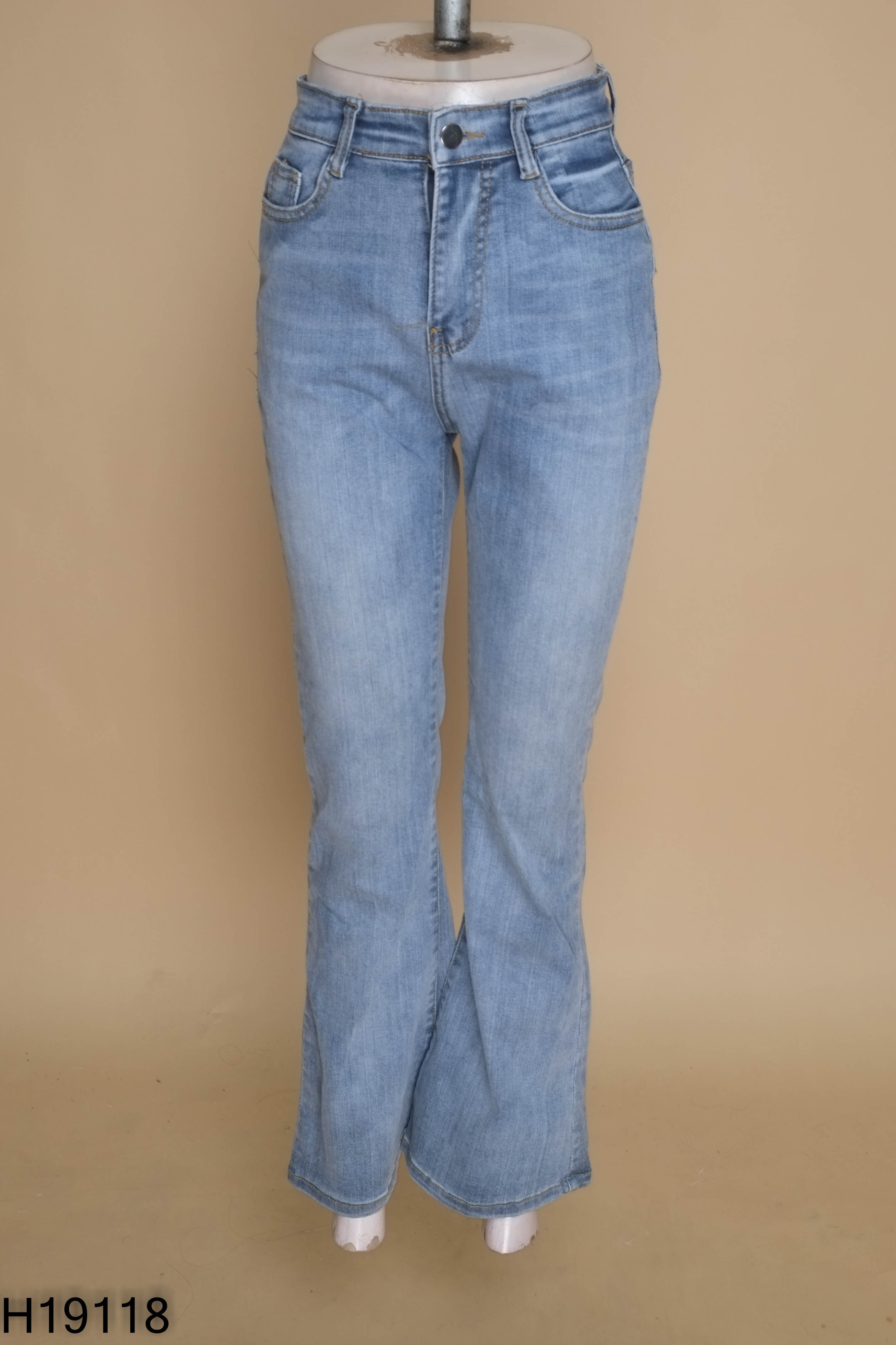 Quần jeans xanh trơn ống loe