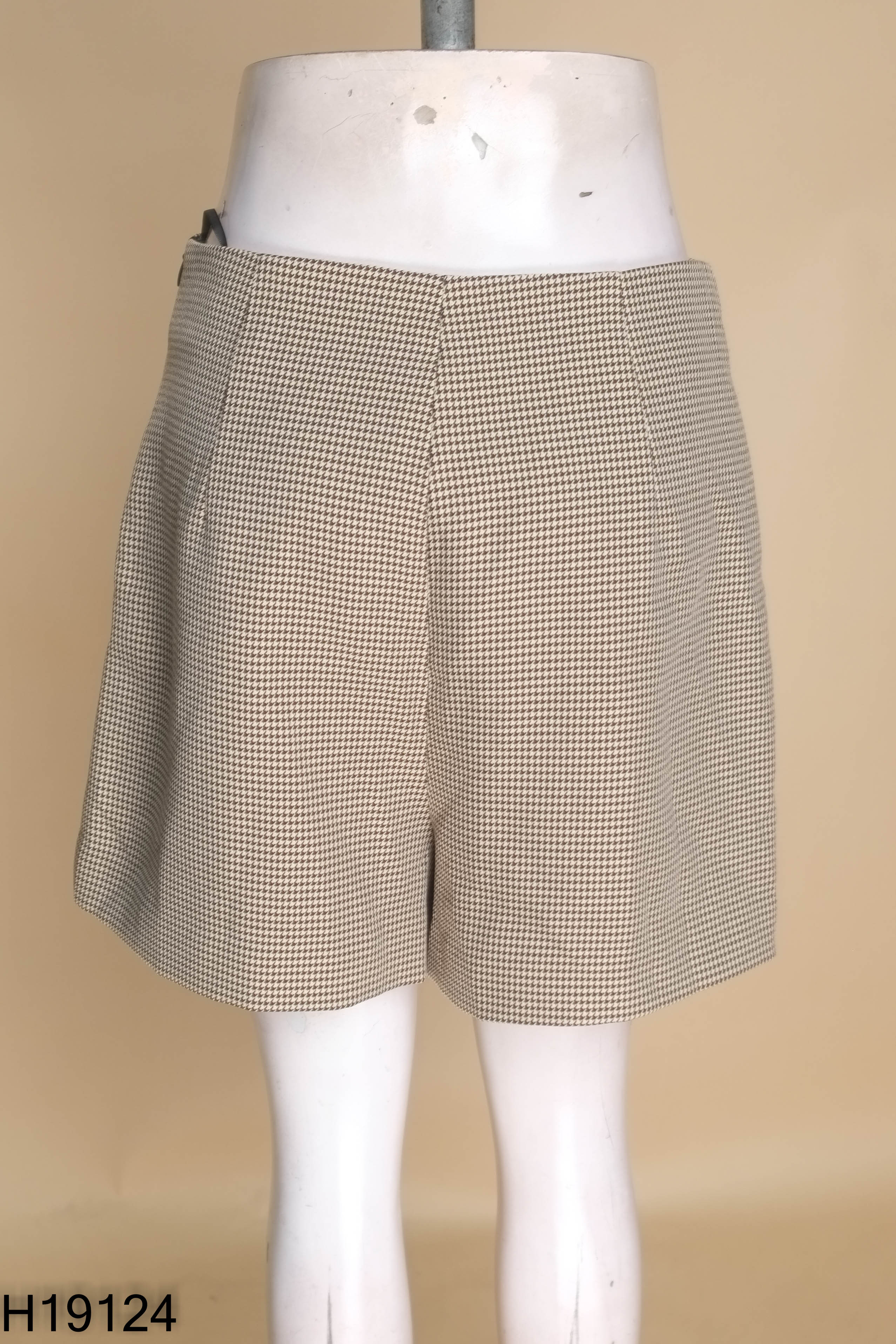 Quần giả váy IVY MODA be họa tiết