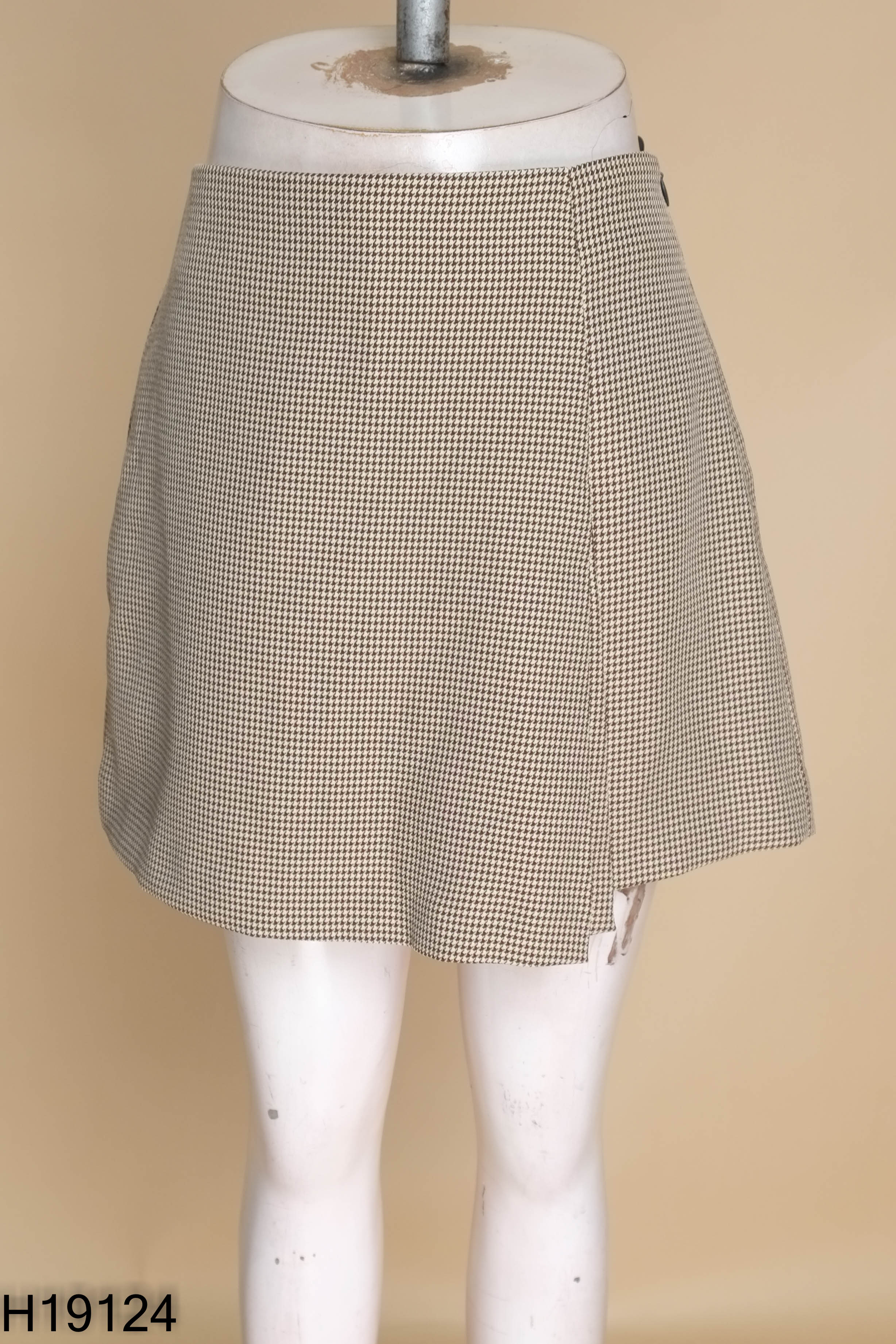 Quần giả váy IVY MODA be họa tiết