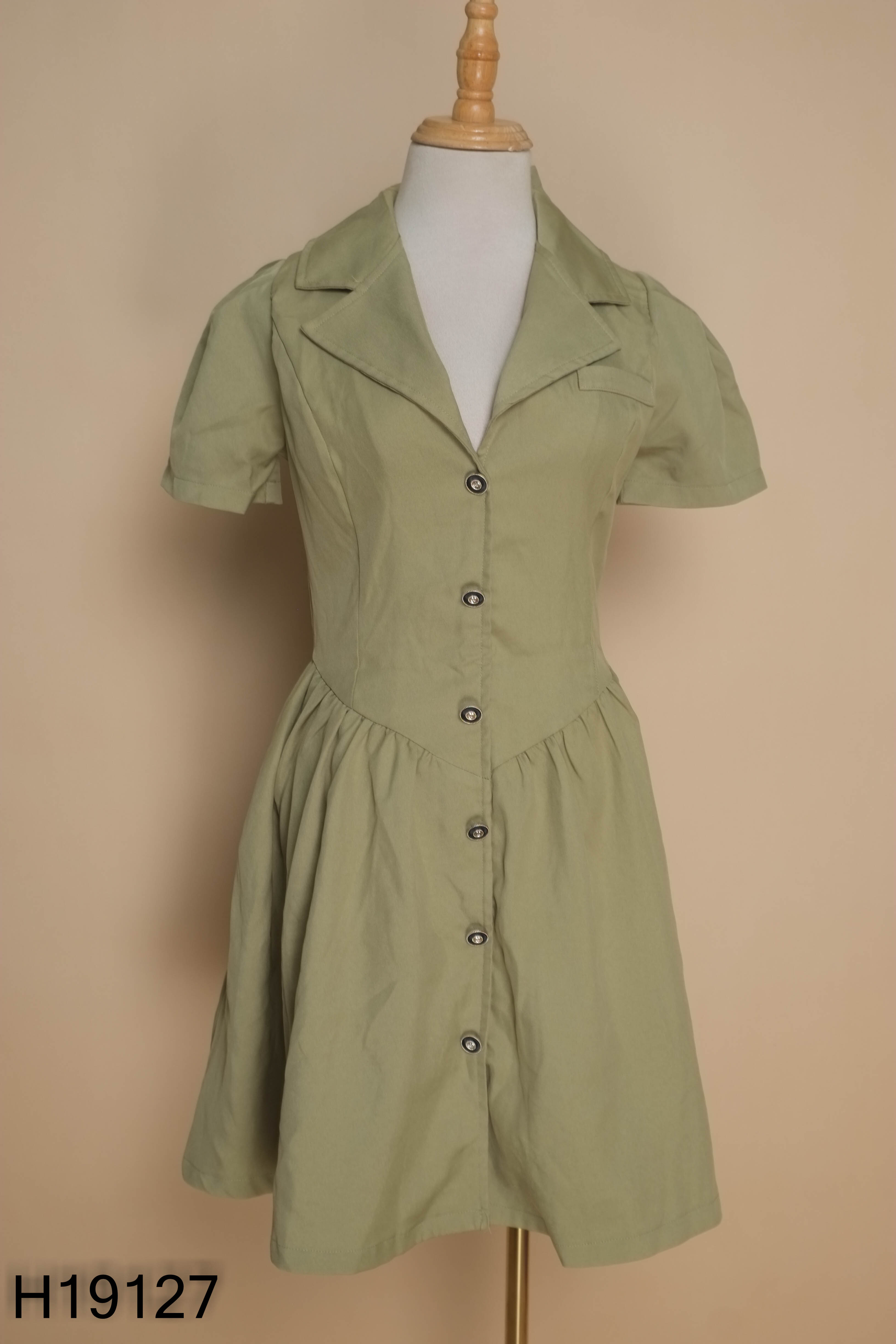 Váy xanh cổ vest phối cúc