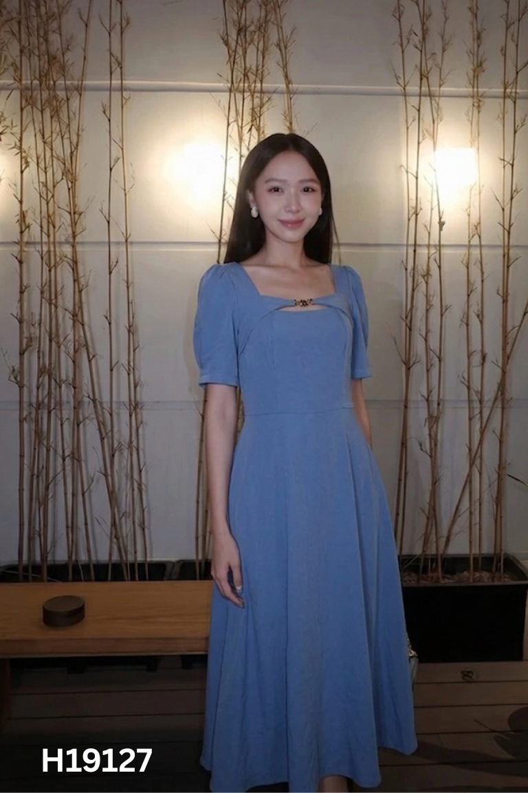 Váy xanh MẨU BOUTIQUE cổ vuông