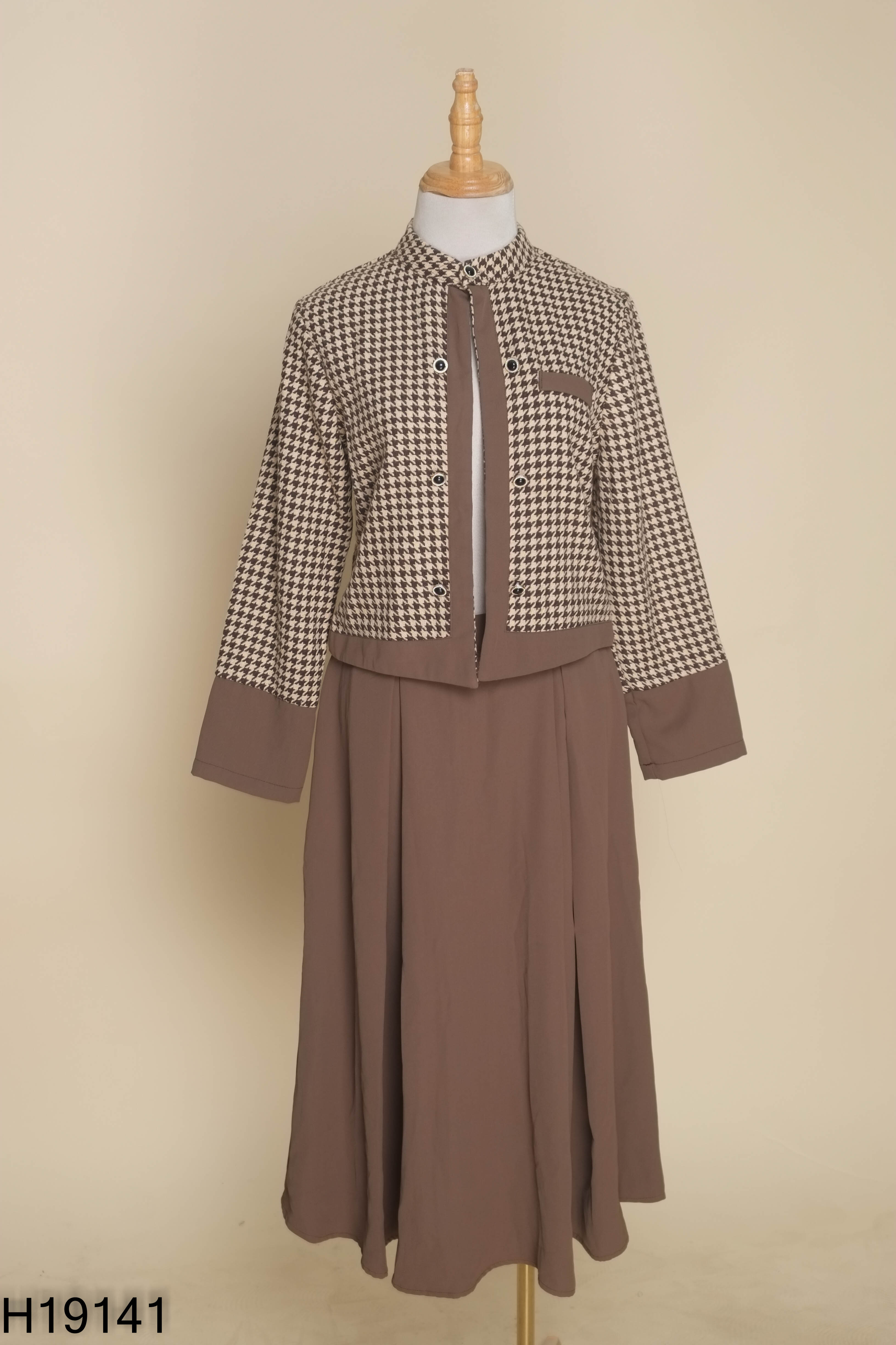 SET áo LEO'S WEARING nâu kẻ+ chan váy dài