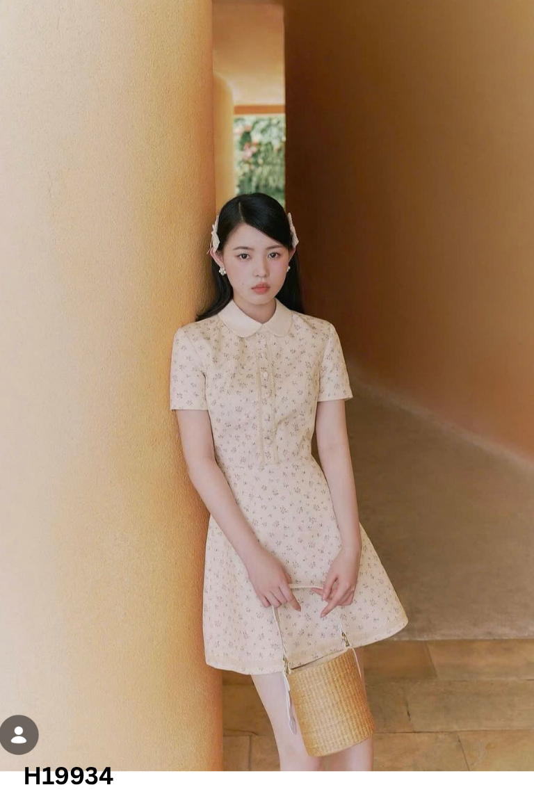 Váy trắng ZIMEE DRESS cổ sen in hoa