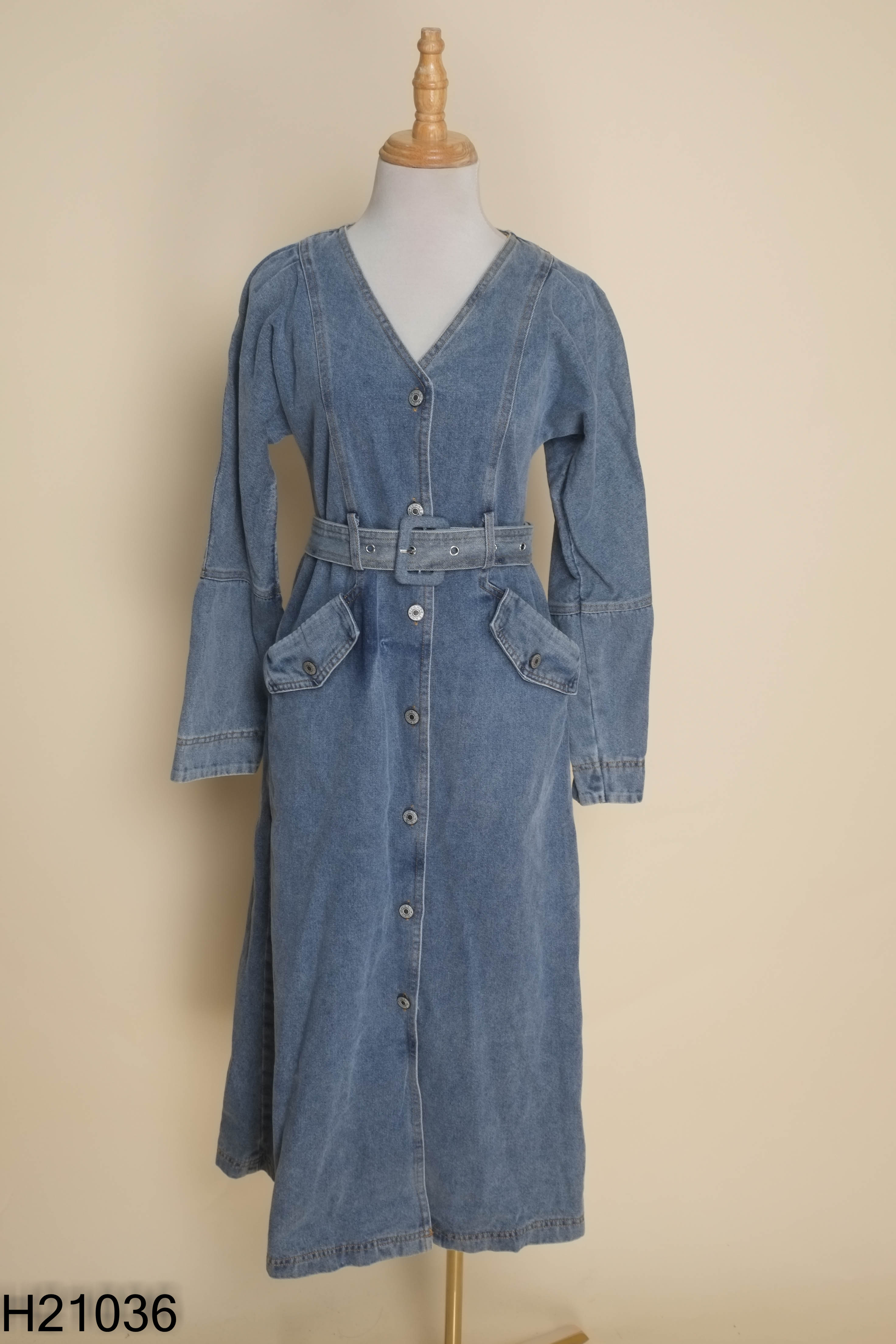 Váy jeans xanh trơn dài phối cúc