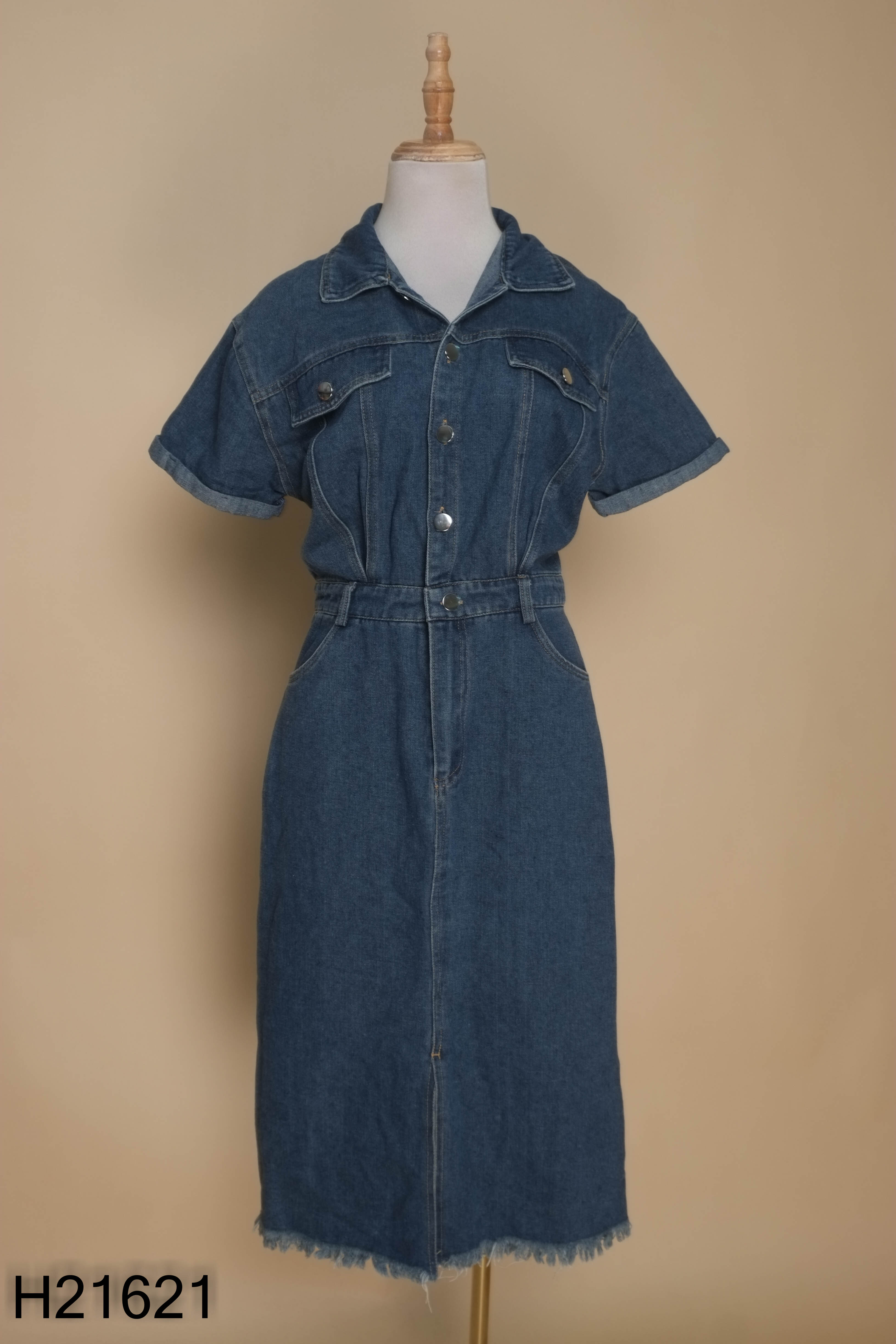 Váy jean xanh cúc bạc