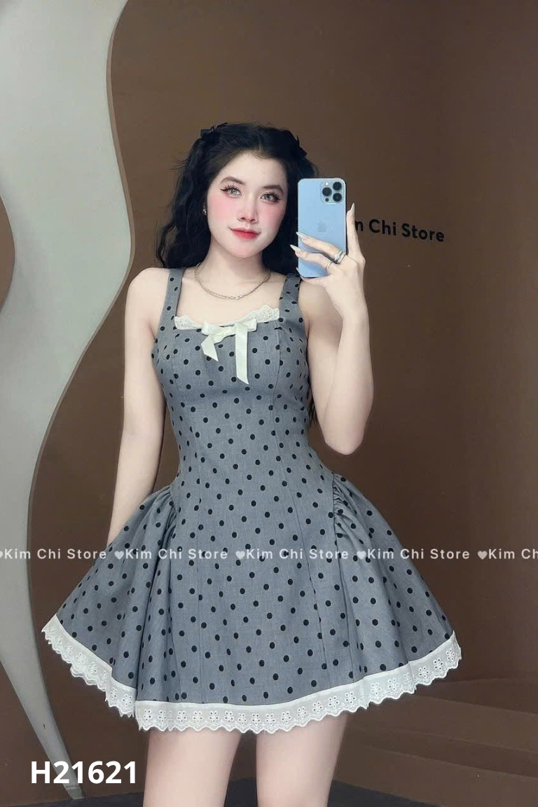 Váy xám chấm bi