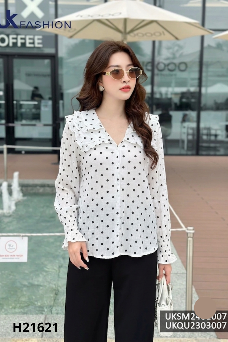 Áo sơ mi trắng chấm bi